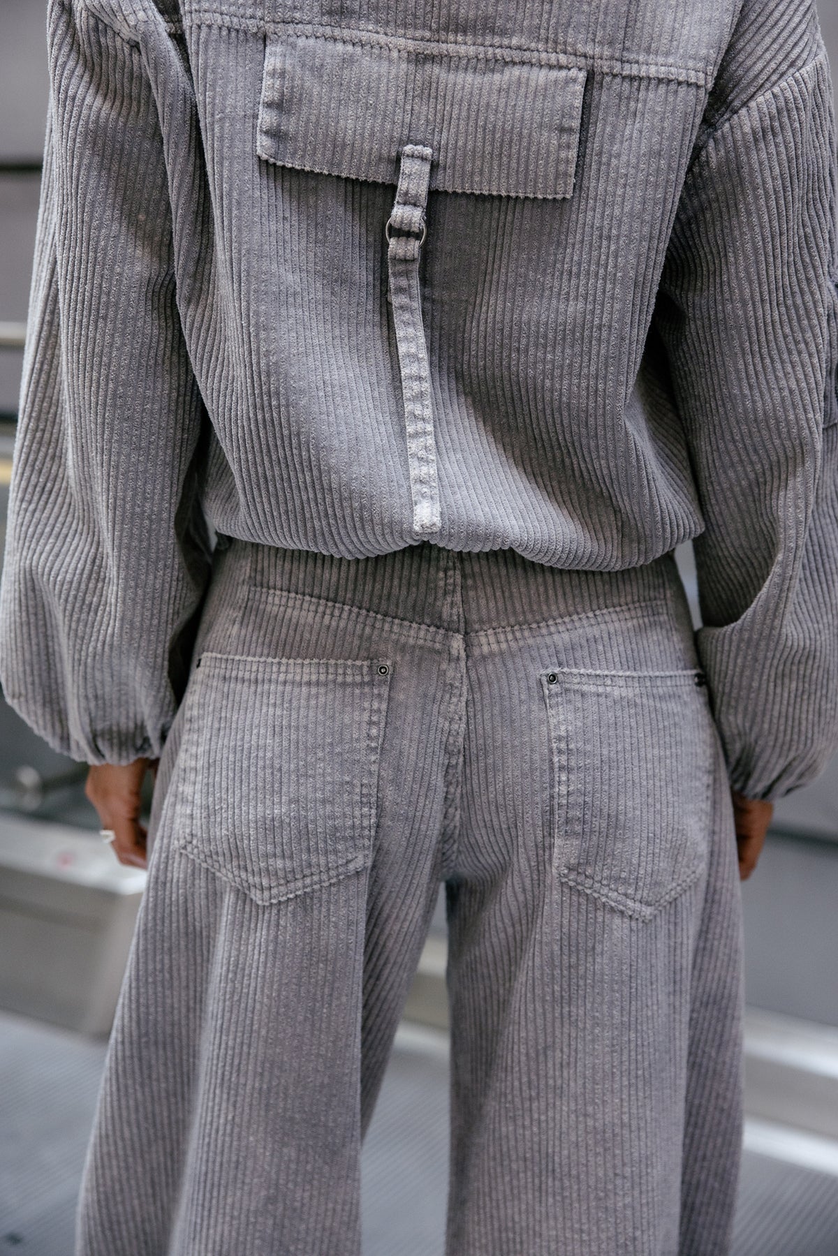 

Pantalón barrel de terciopelo Mujer April Polar charcoal grey | Freeman T. Porter