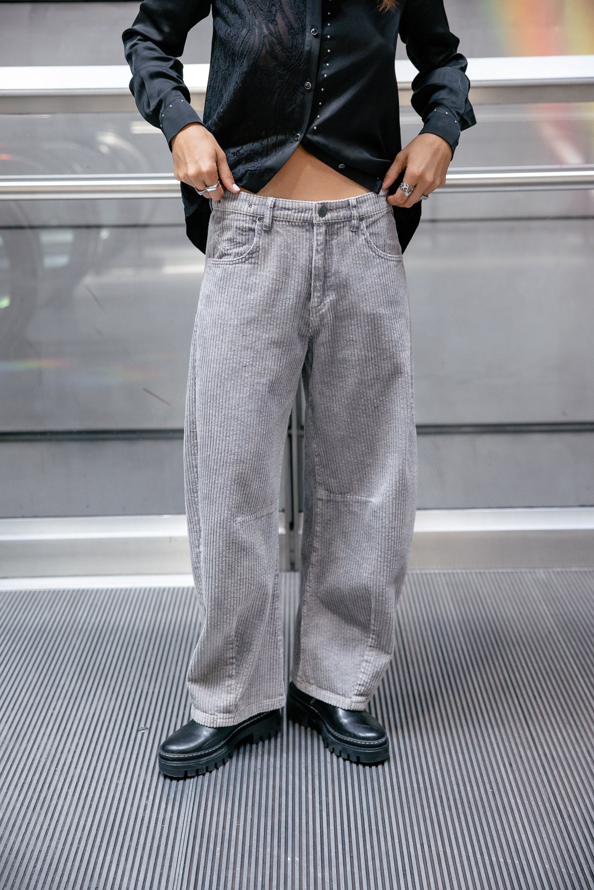 

Pantalón barrel de terciopelo Mujer April Polar charcoal grey | Freeman T. Porter