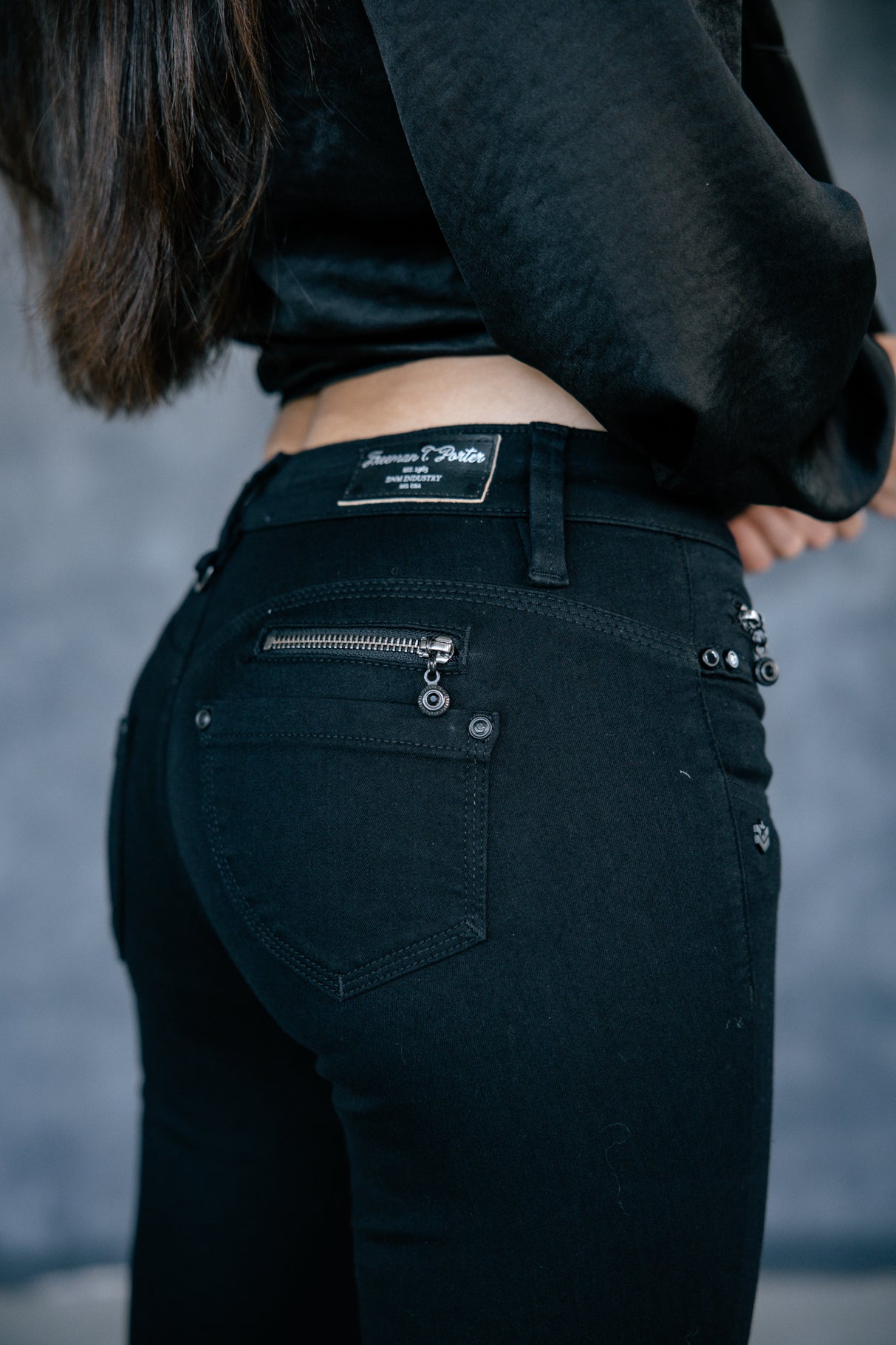 

Röhrenjeans Frau Alexa Slim black | Freeman T. Porter