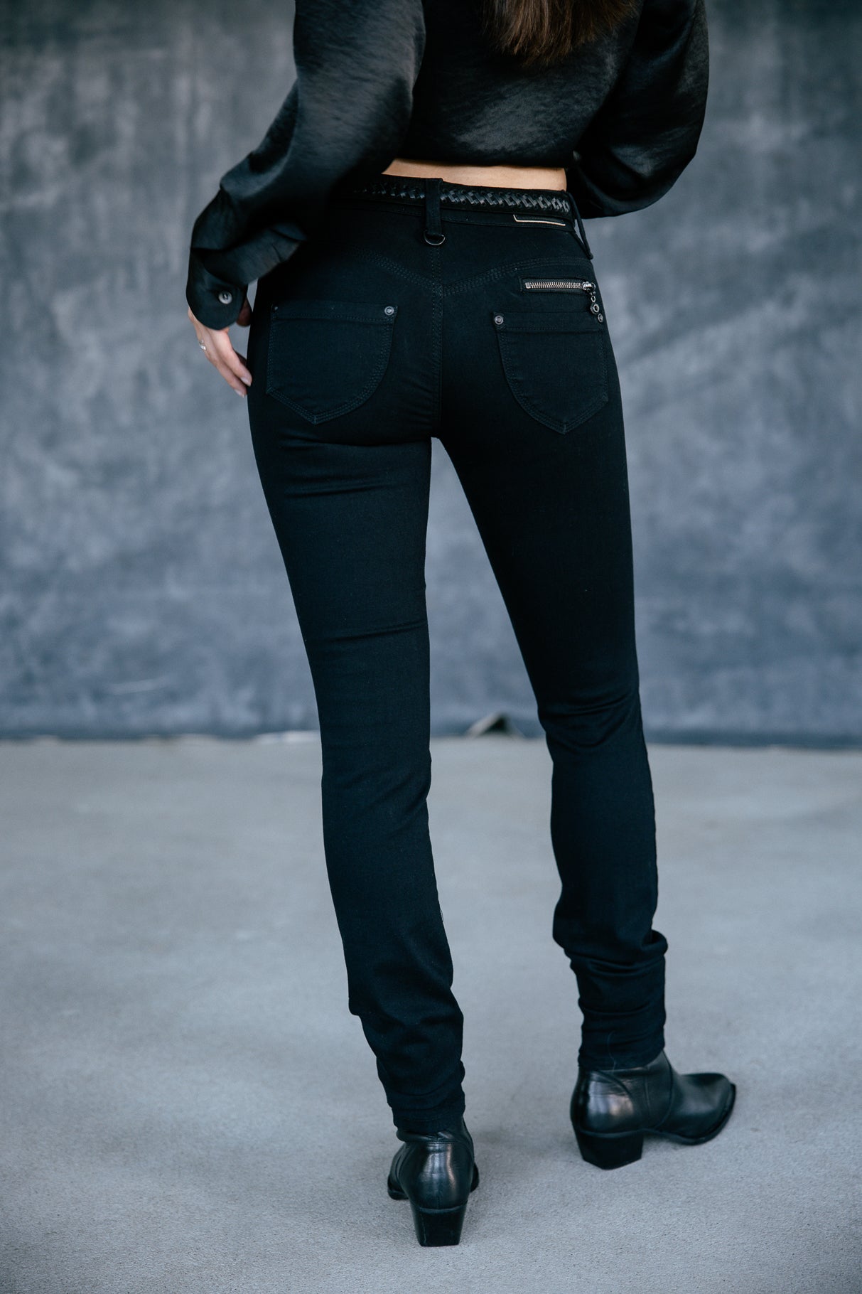 

Röhrenjeans Frau Alexa Slim black | Freeman T. Porter