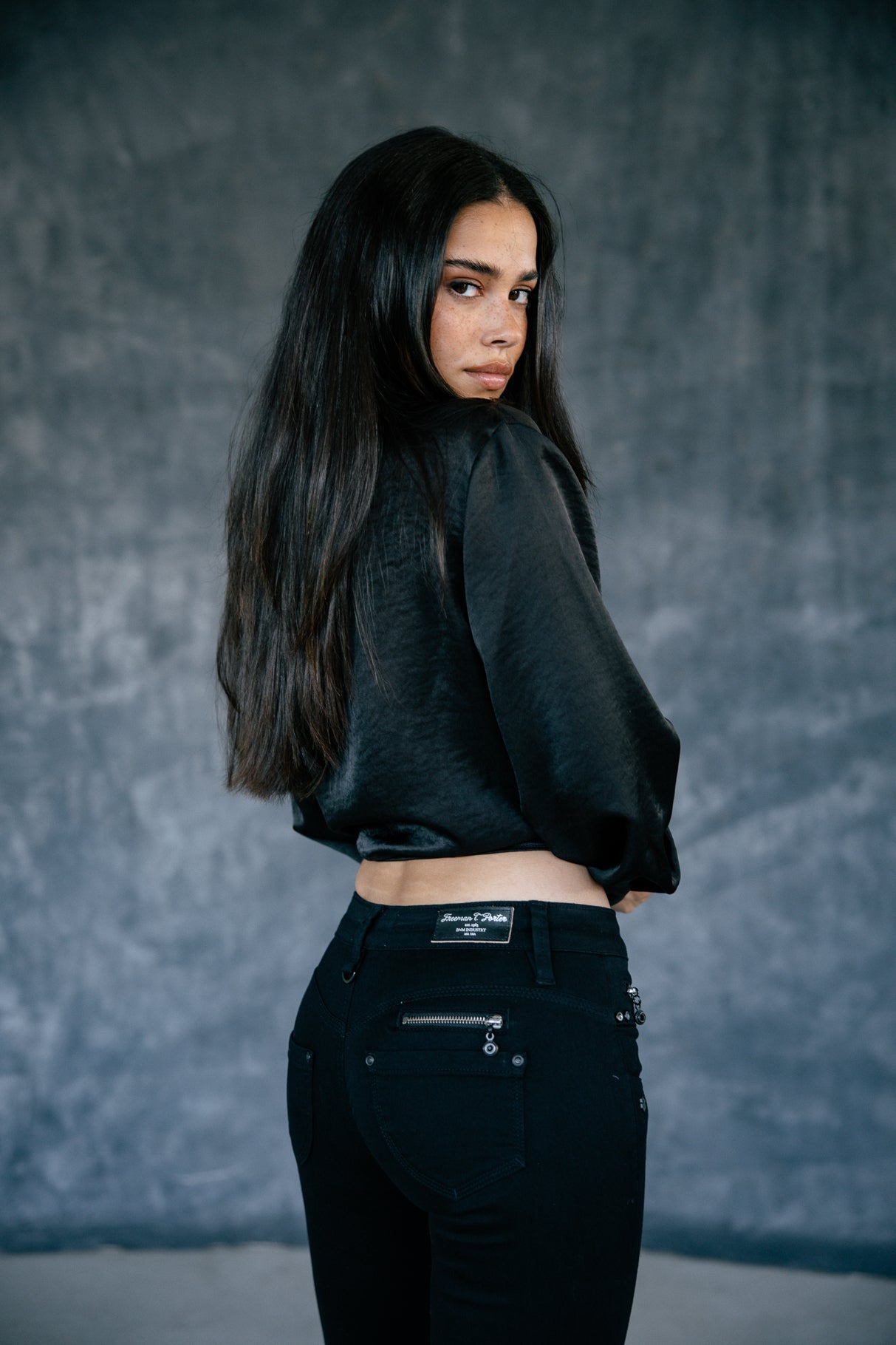 

Röhrenjeans Frau Alexa Slim black | Freeman T. Porter