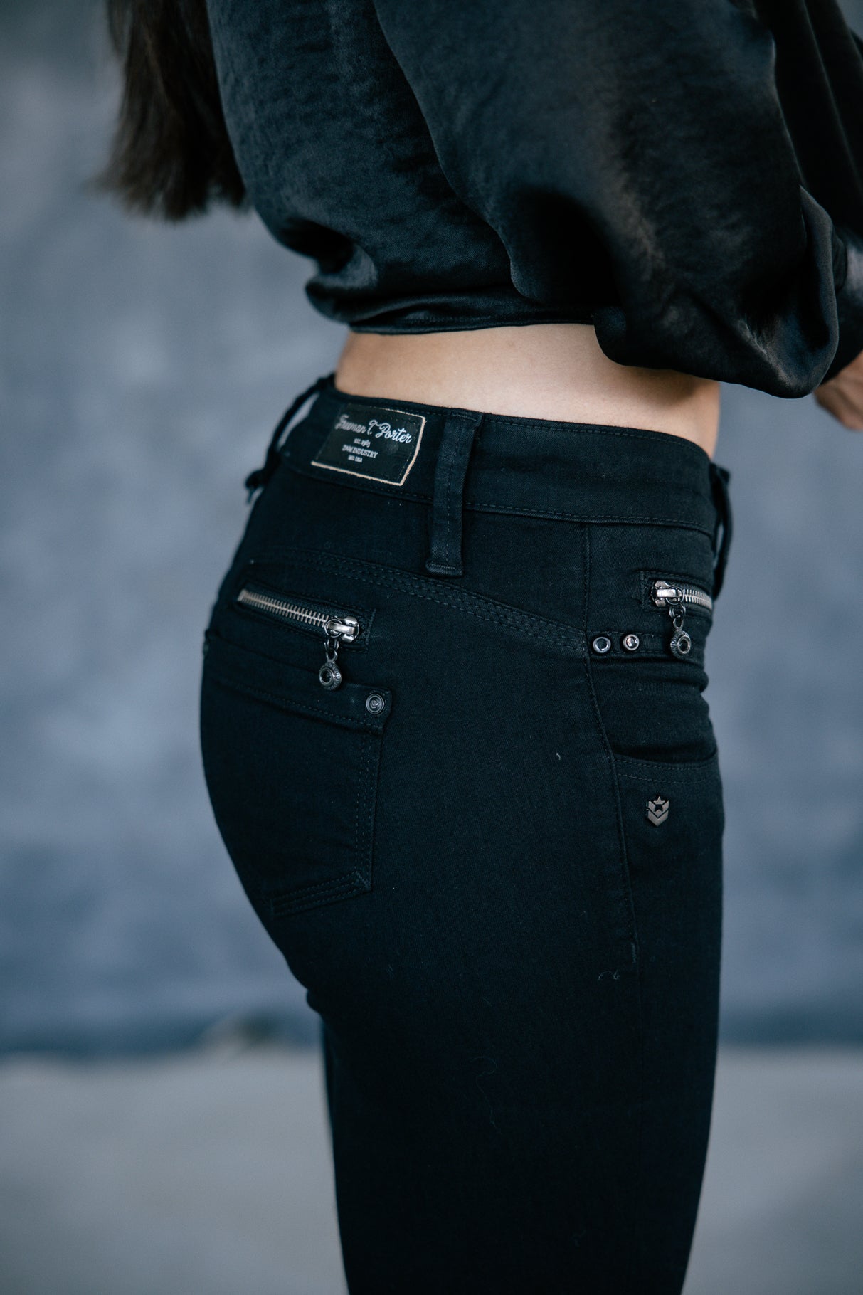 

Röhrenjeans Frau Alexa Slim black | Freeman T. Porter