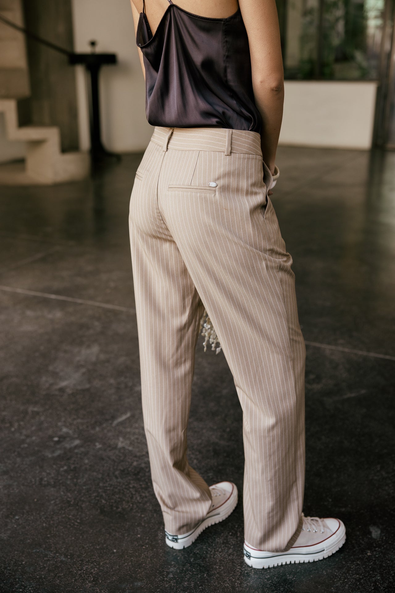 

Gerade geschnittene, gestreifte High-Waist-Hose mit Falten Damen Alba Looney cobblestone | Freeman T. Porter