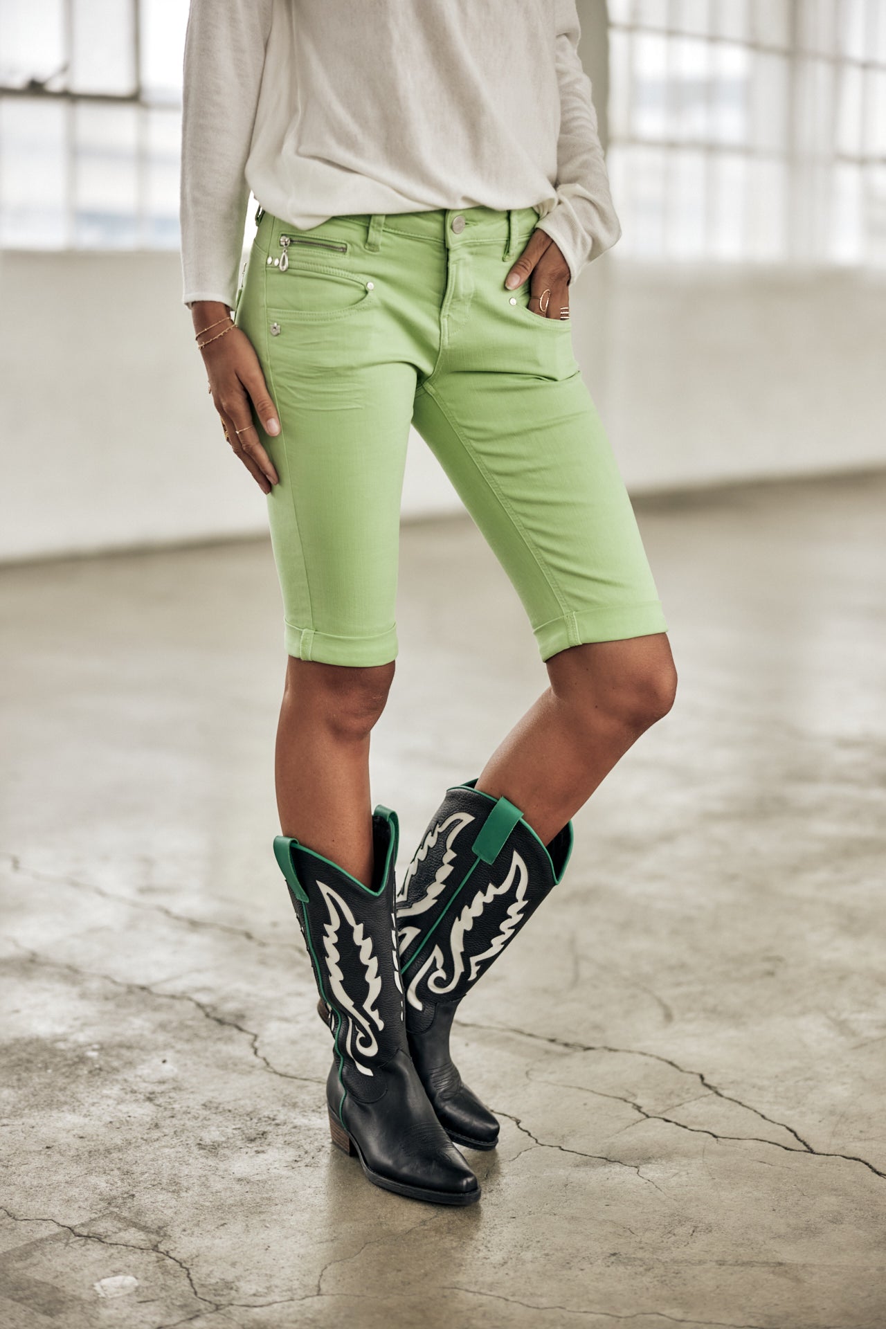 

Bermuda Femme Belixa New Magic Color quiet green | Freeman T. Porter