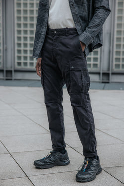 

Cropped-Hose Herren Hugo Blunt black | Freeman T. Porter