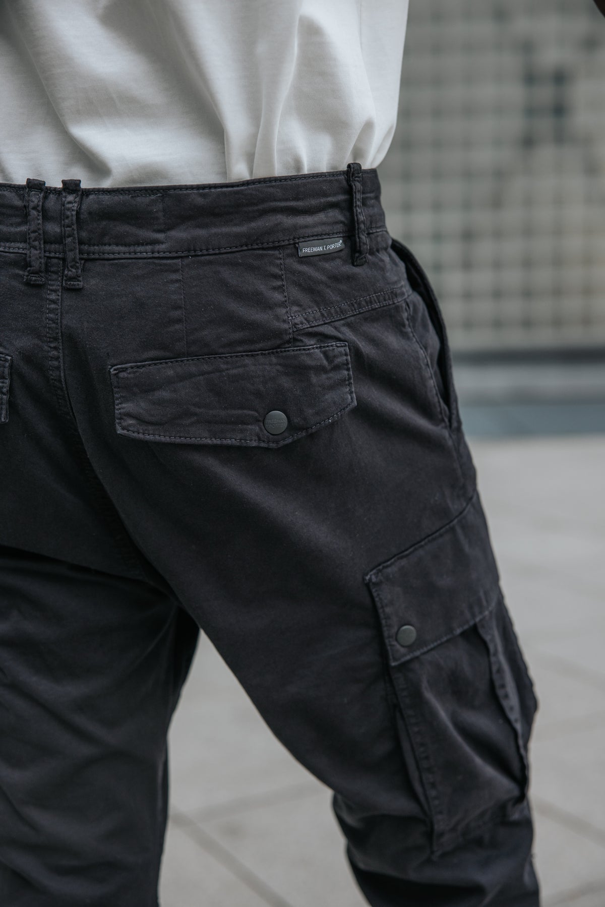 

Cropped-Hose Herren Hugo Blunt black | Freeman T. Porter