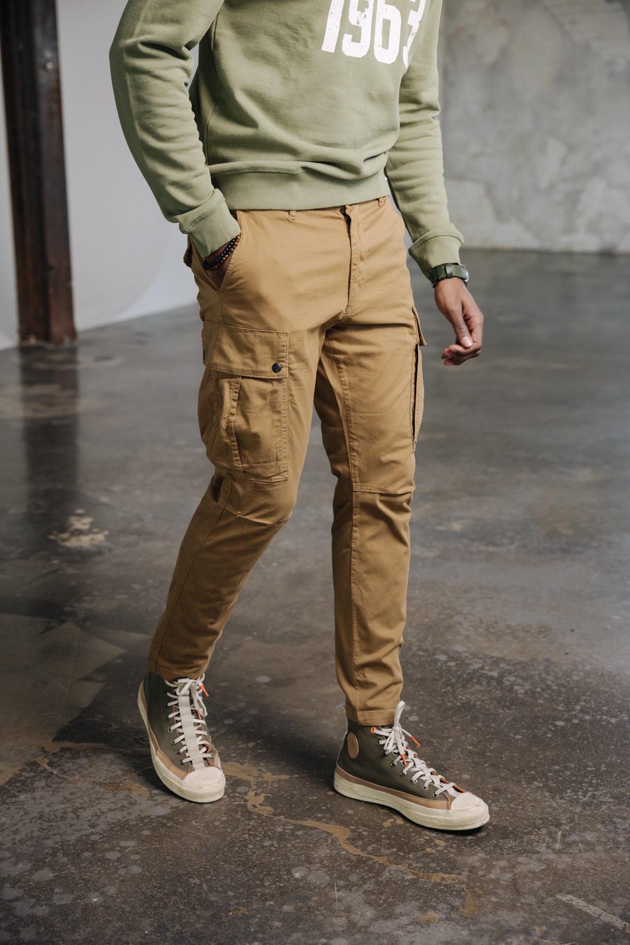   
            

Cropped-Hose Mann Hugo Blunt kelp | Freeman T. Porter
          