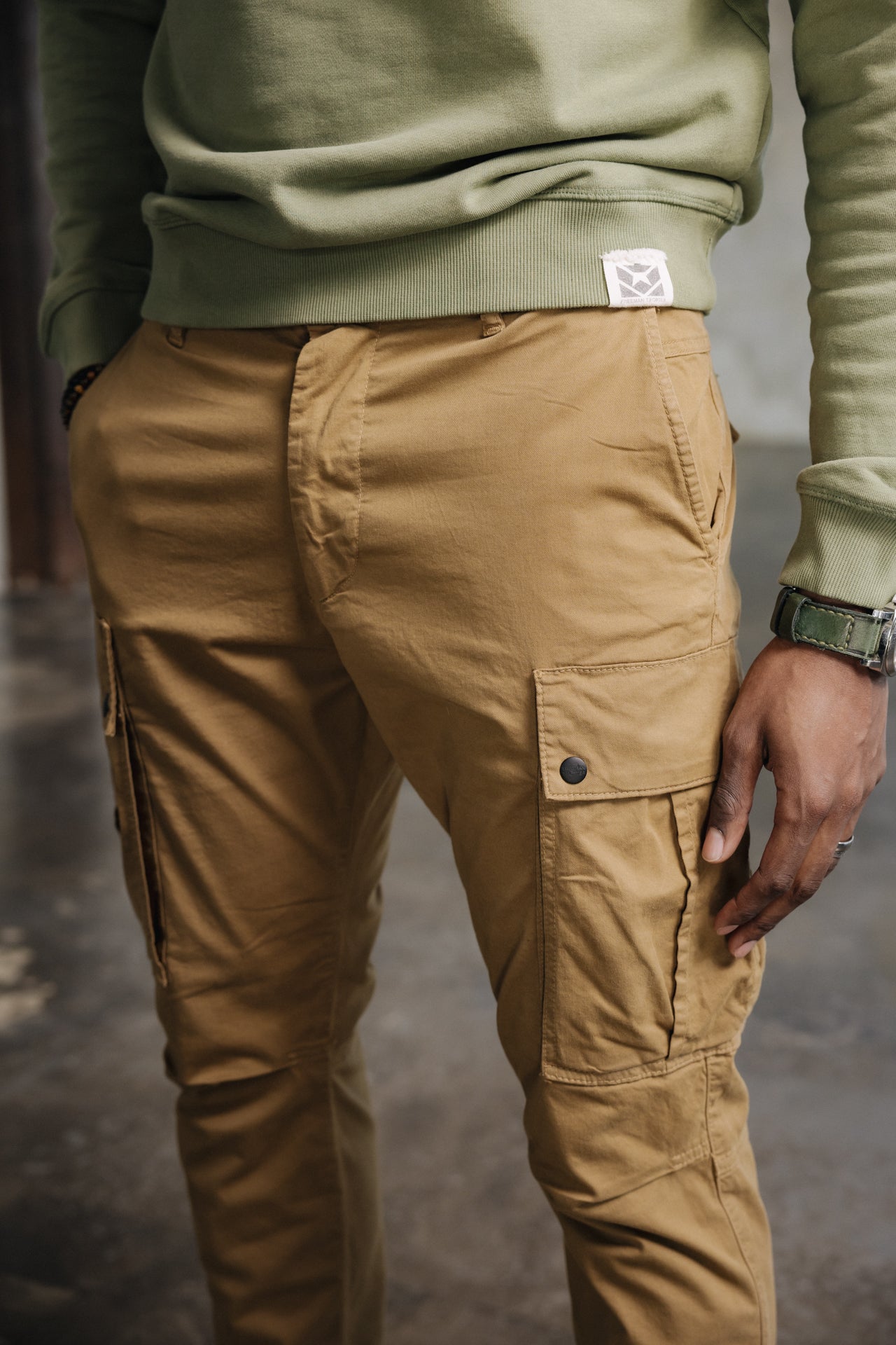
              

Cropped-Hose Mann Hugo Blunt kelp | Freeman T. Porter
            
