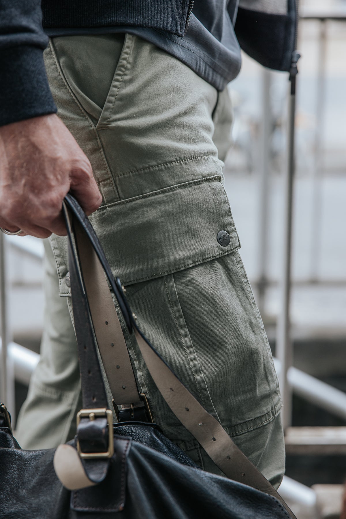 

Cargohose Herren Hugo Zip Oregon deep lichen green | Freeman T. Porter