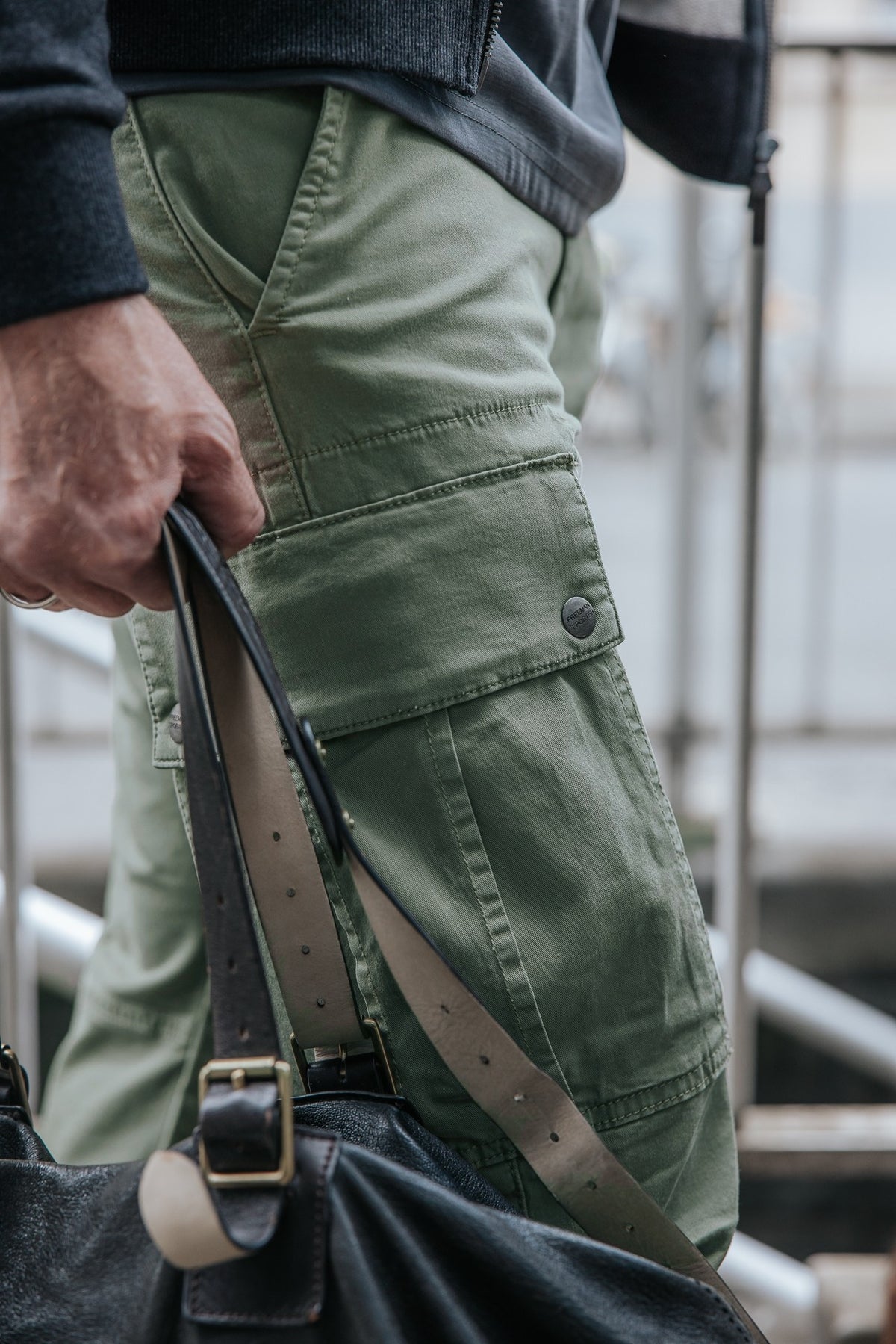 

Cargohose Herren Hugo Zip Oregon deep lichen green | Freeman T. Porter