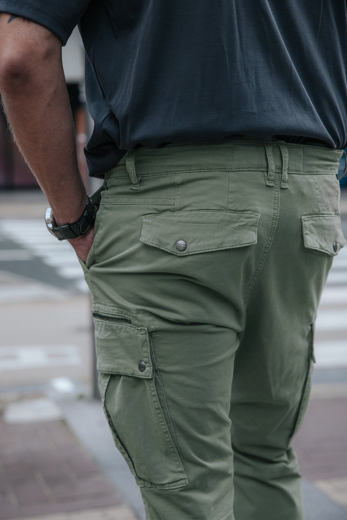 

Cargohose Herren Hugo Zip Oregon deep lichen green | Freeman T. Porter