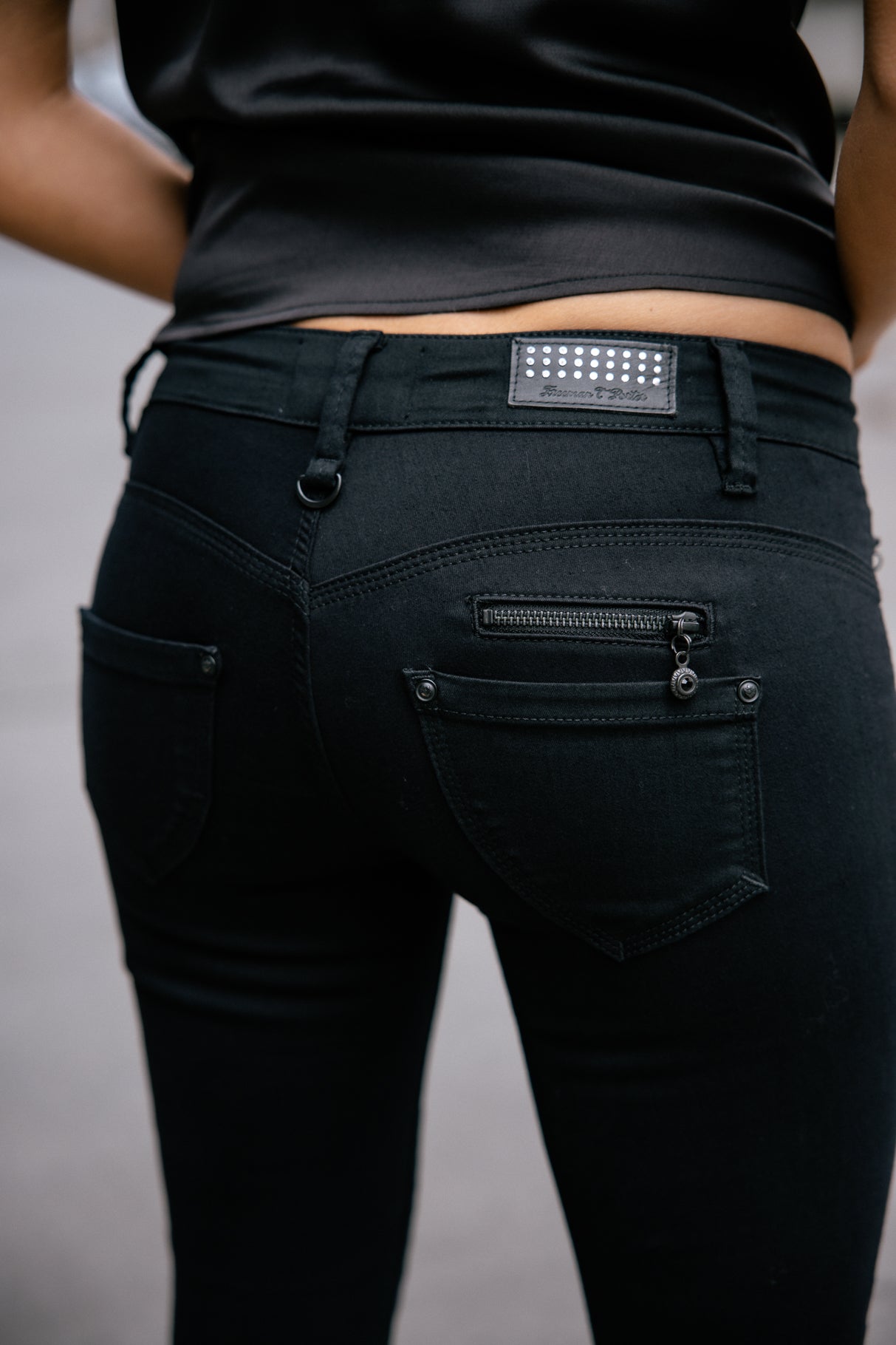 
              

Slim jeans Woman Alexa Cropped black | Freeman T. Porter
            