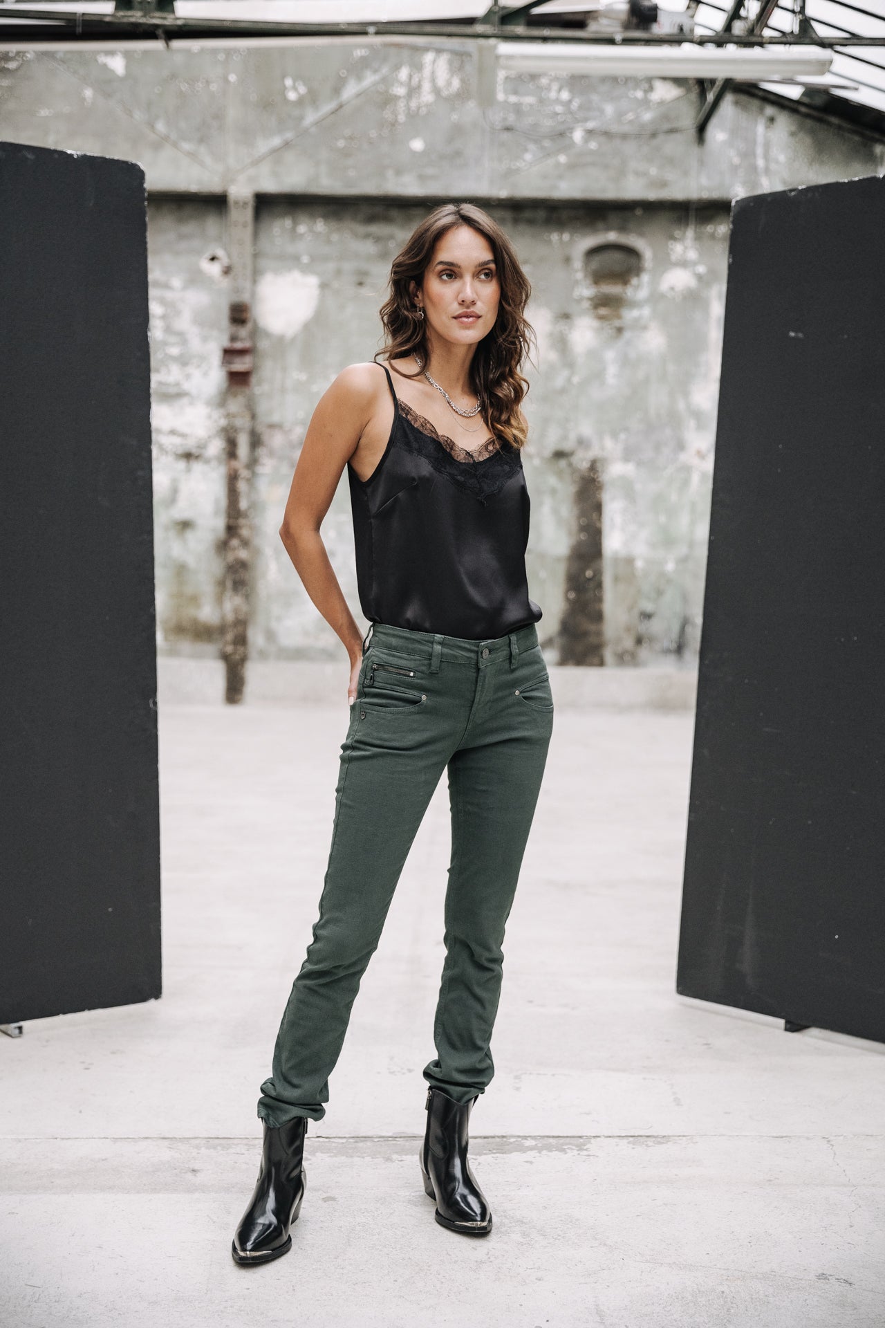   
            

Pantalon slim taille haute Femme Alexa High Waist New Magic Color green gables | Freeman T. Porter
          