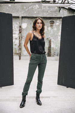 

Slim Fit High Waist Hose Damen Alexa High Waist New Magic Color green gables | Freeman T. Porter