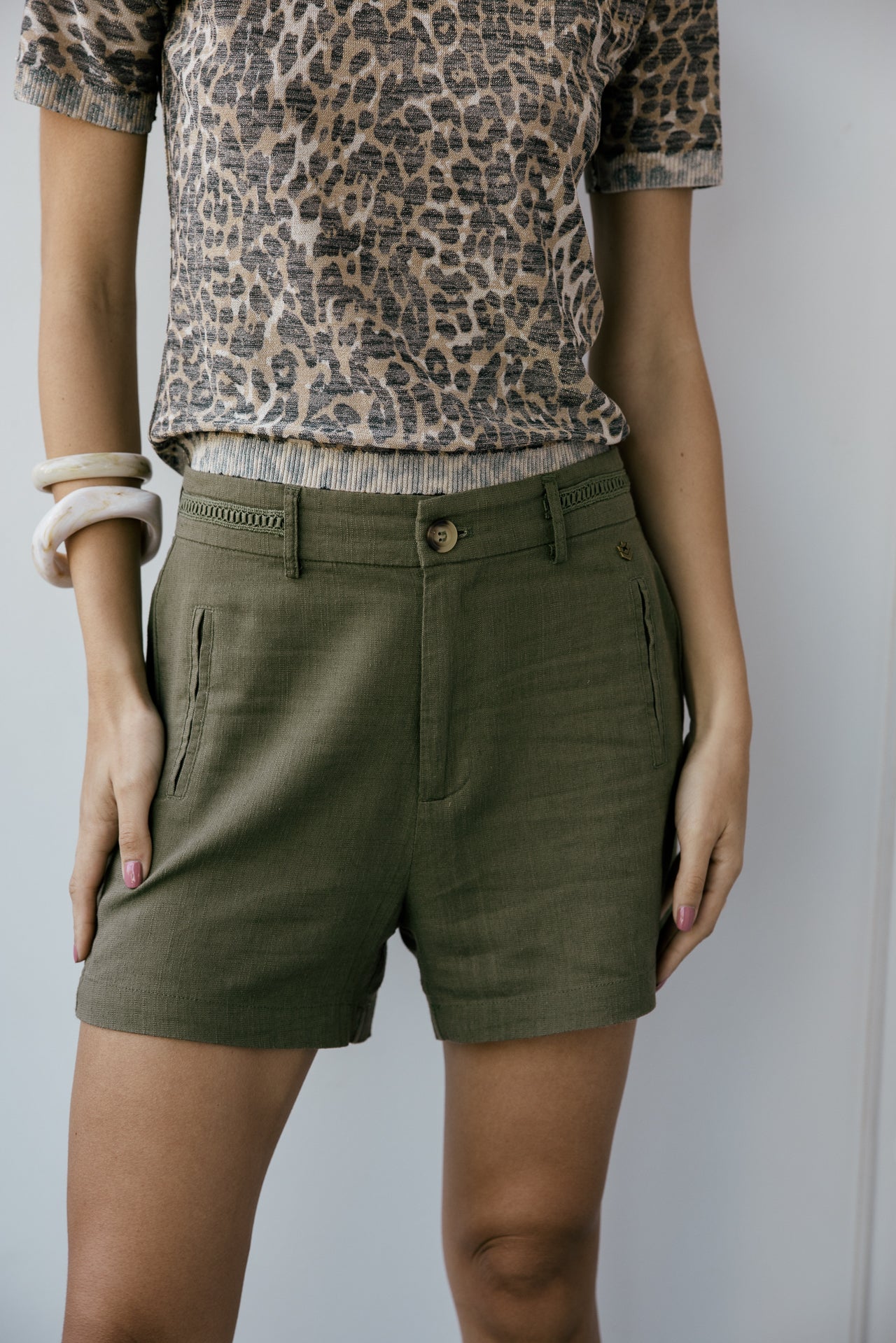 

Fließende weite Leinen-Shorts Damen Flavie Plain Linen martini olive | Freeman T. Porter