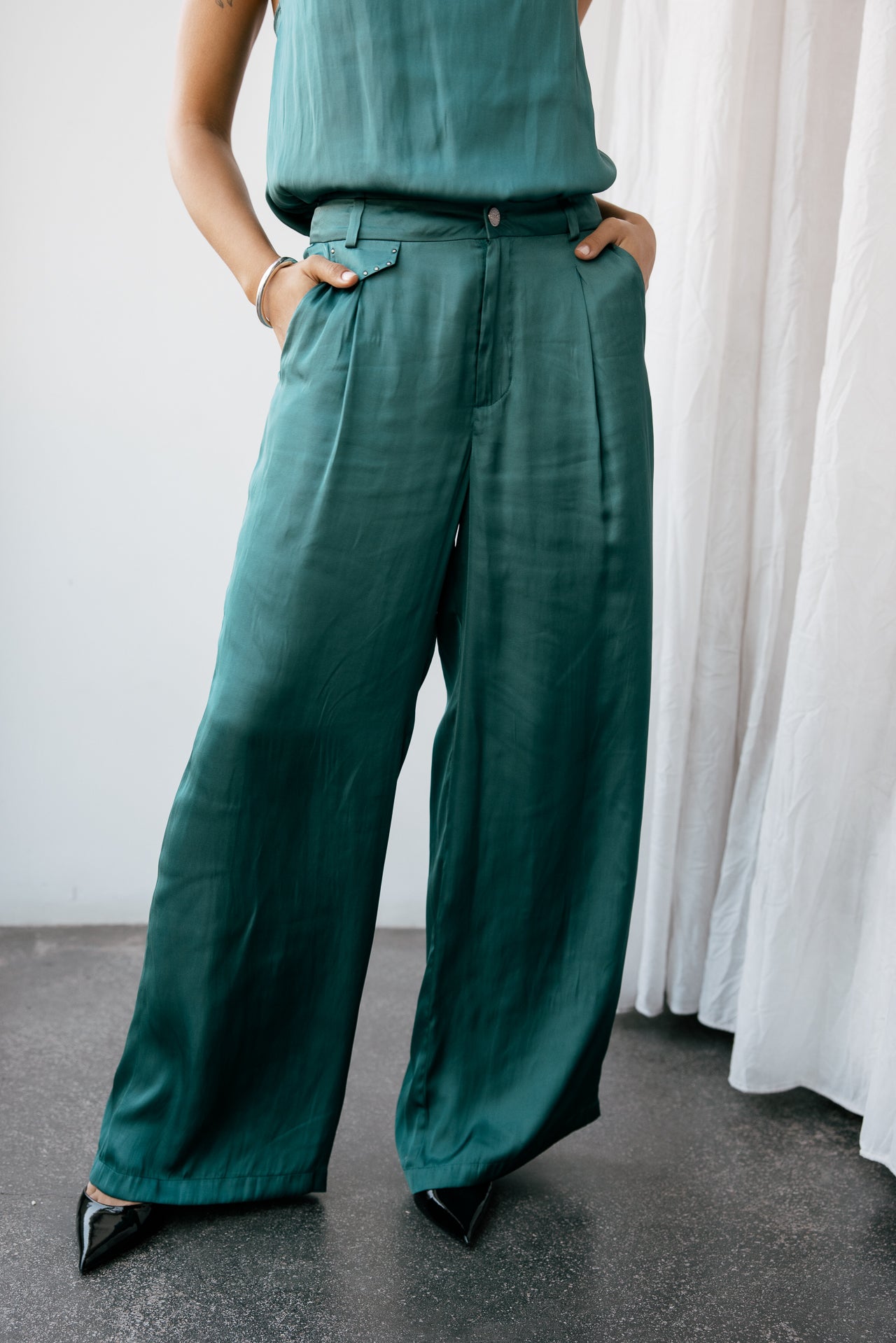   
            

High-Waist-Hose mit Satin-Optik  Damen Alison Nightly mediterranea | Freeman T. Porter
          