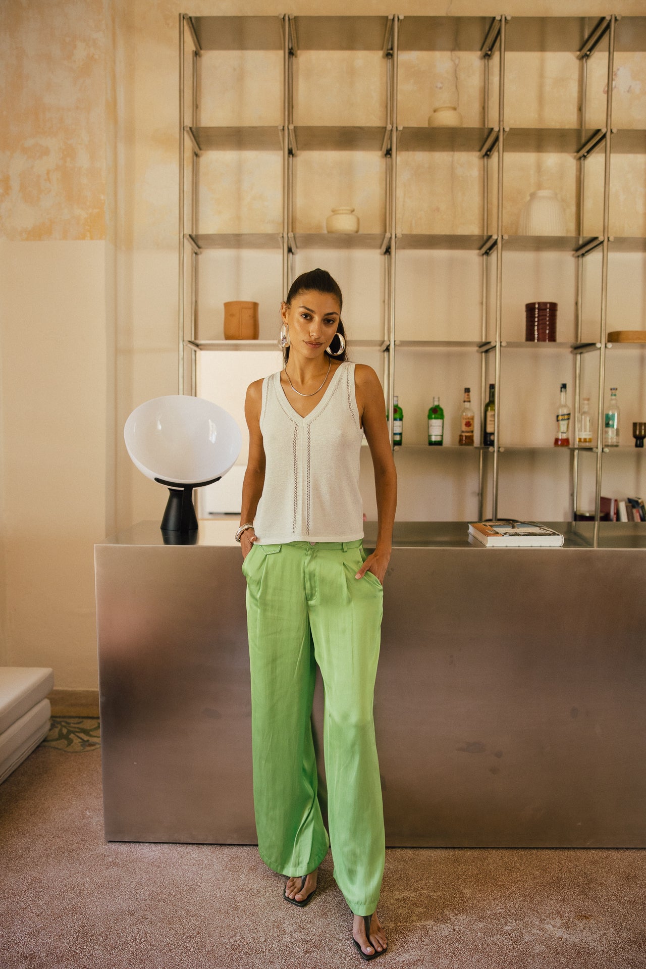 

Pantalon large taille haute à l'aspect satiné  Femme Alison Nightly bud green | Freeman T. Porter