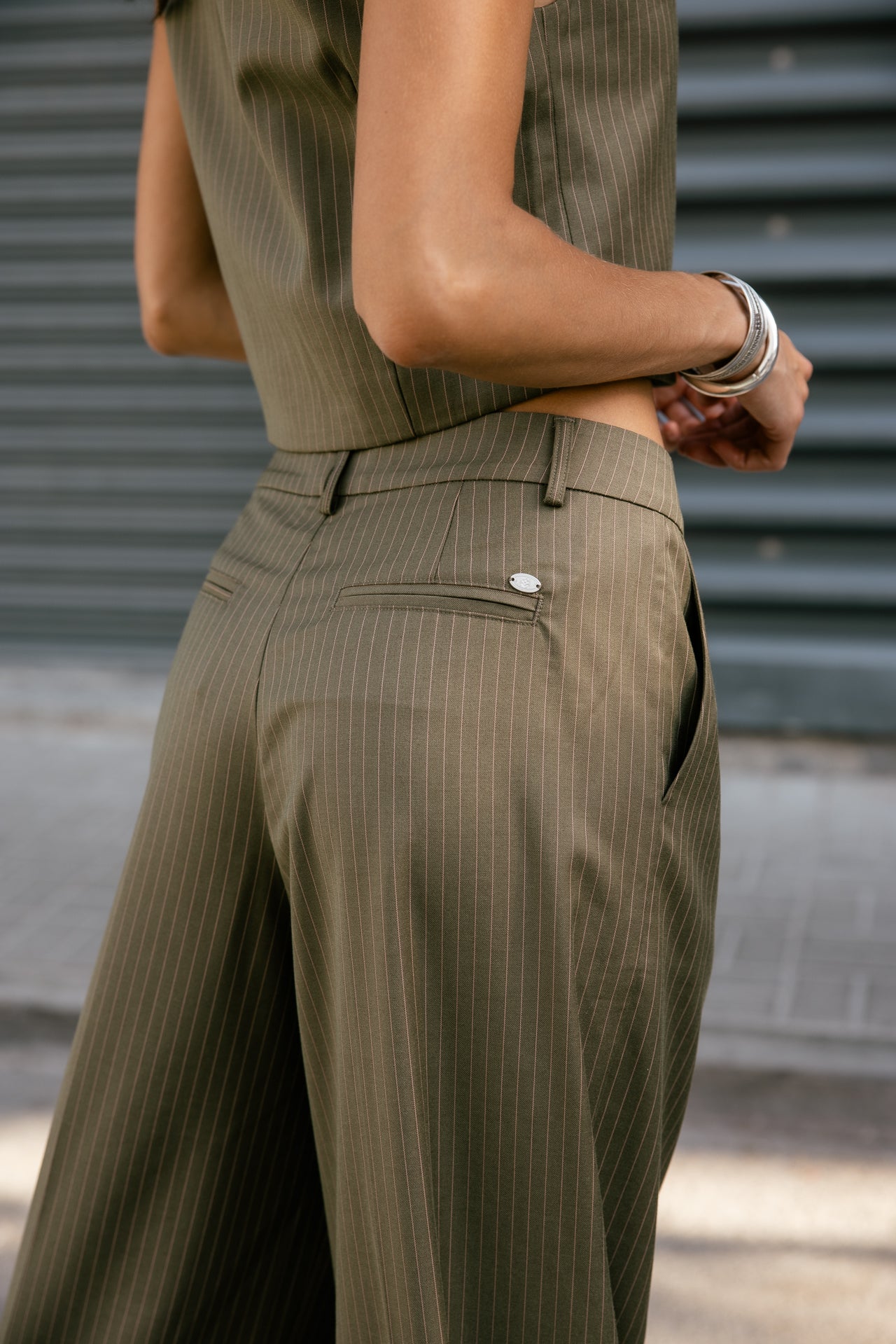 
              

Pantalón City flare Mujer Alison Dragolo martini olive | Freeman T. Porter
            