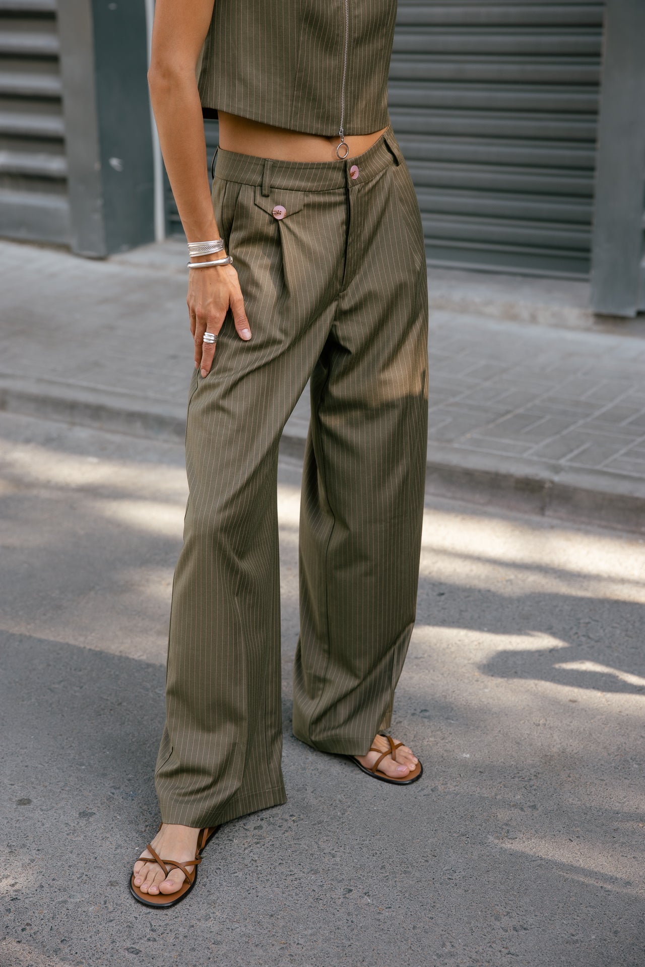 

Pantalón City flare Mujer Alison Dragolo martini olive | Freeman T. Porter