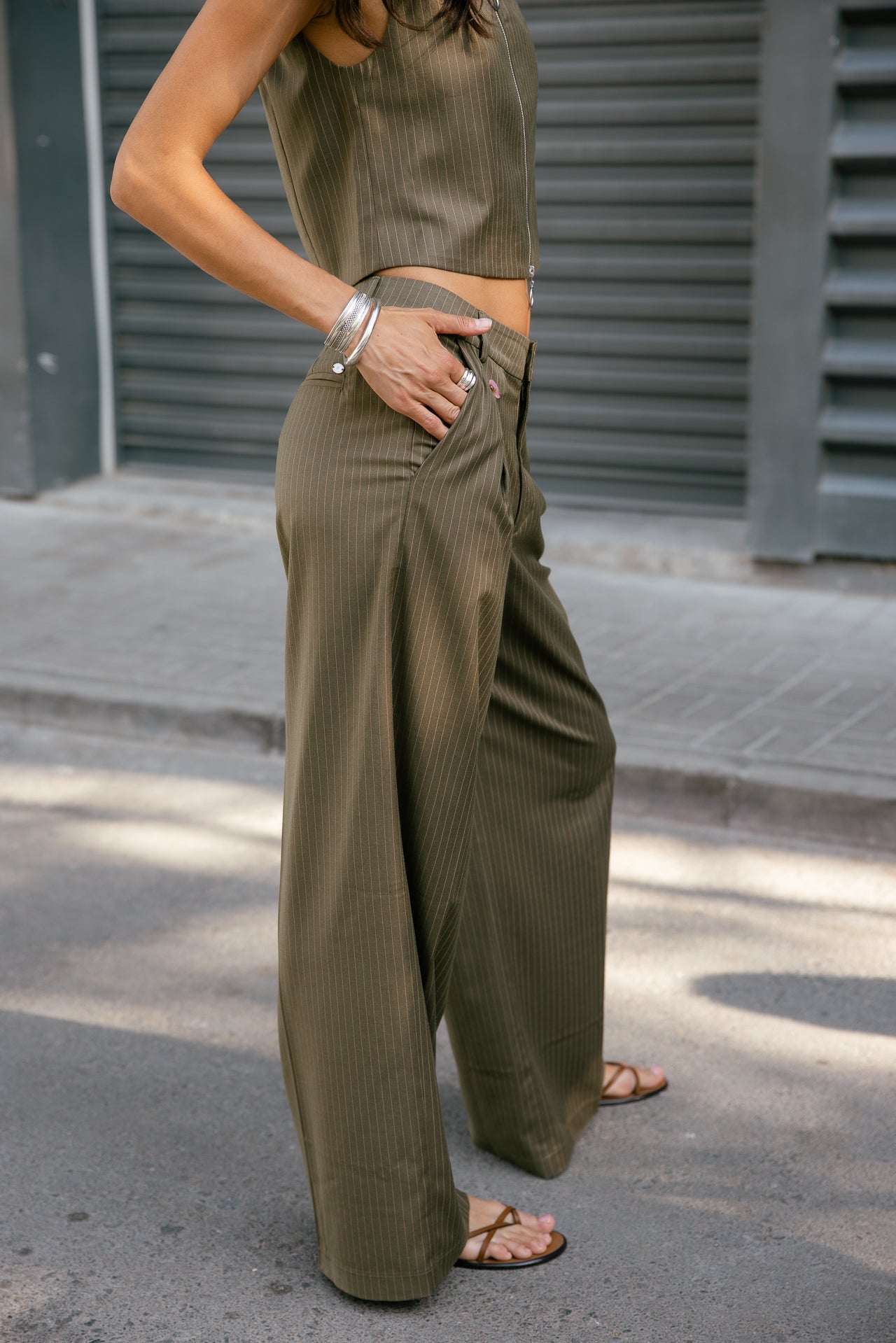 

Pantalón City flare Mujer Alison Dragolo martini olive | Freeman T. Porter