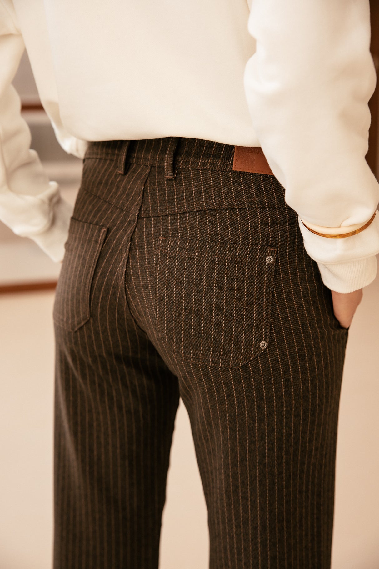 
              

Pantalon large Femme Eloisa Dallas chocolate | Freeman T. Porter
            