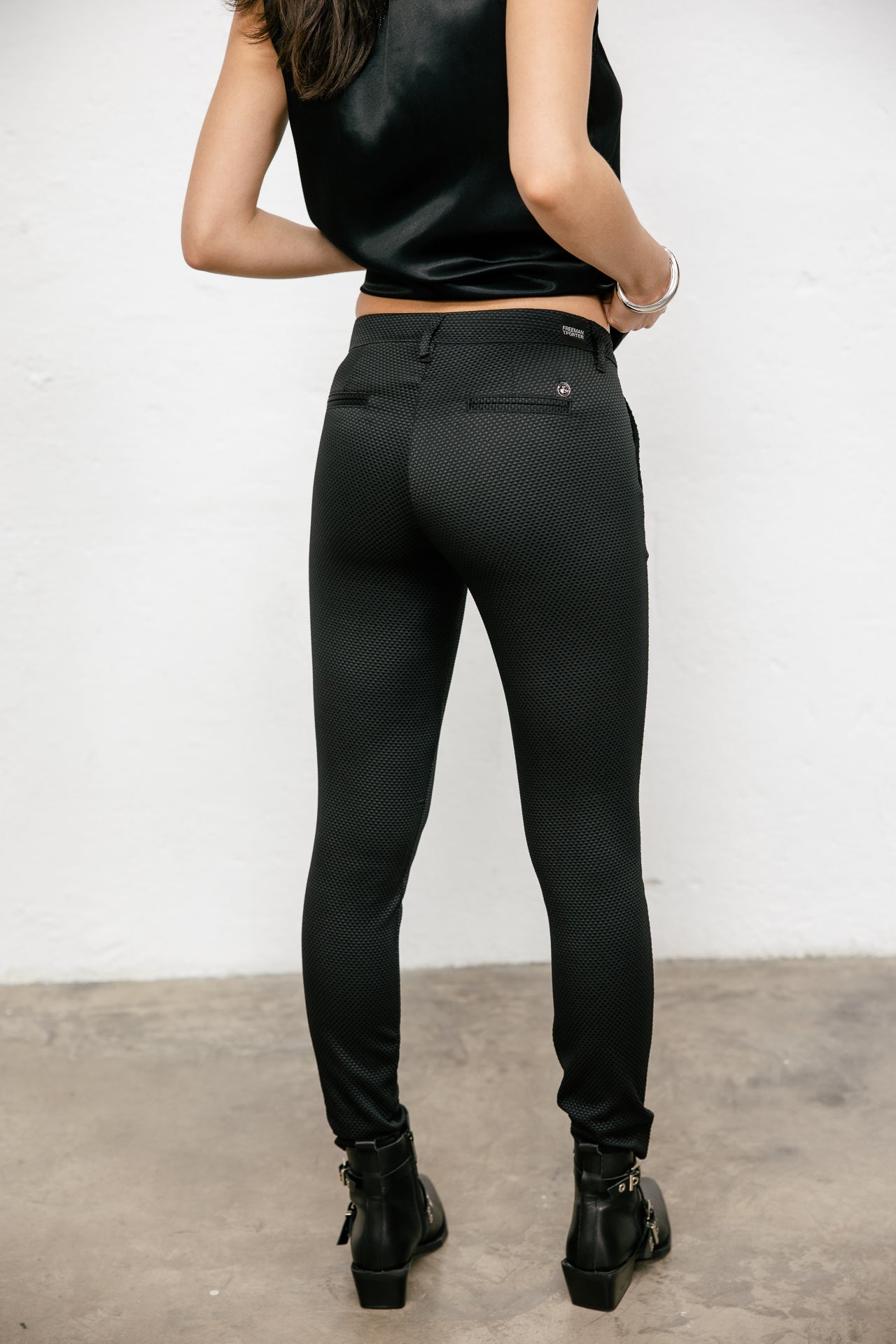 

Pantalon city super slim Femme Tessa Cassico black | Freeman T. Porter