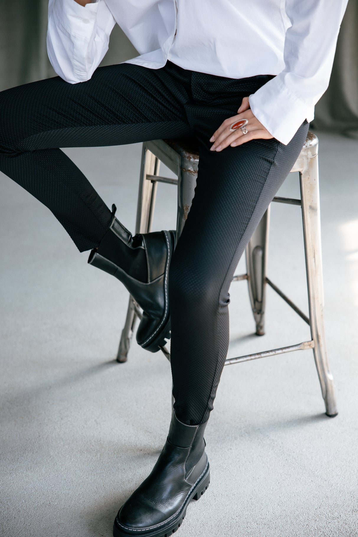 

Superschmale Hose Frau Tessa Cassico black | Freeman T. Porter