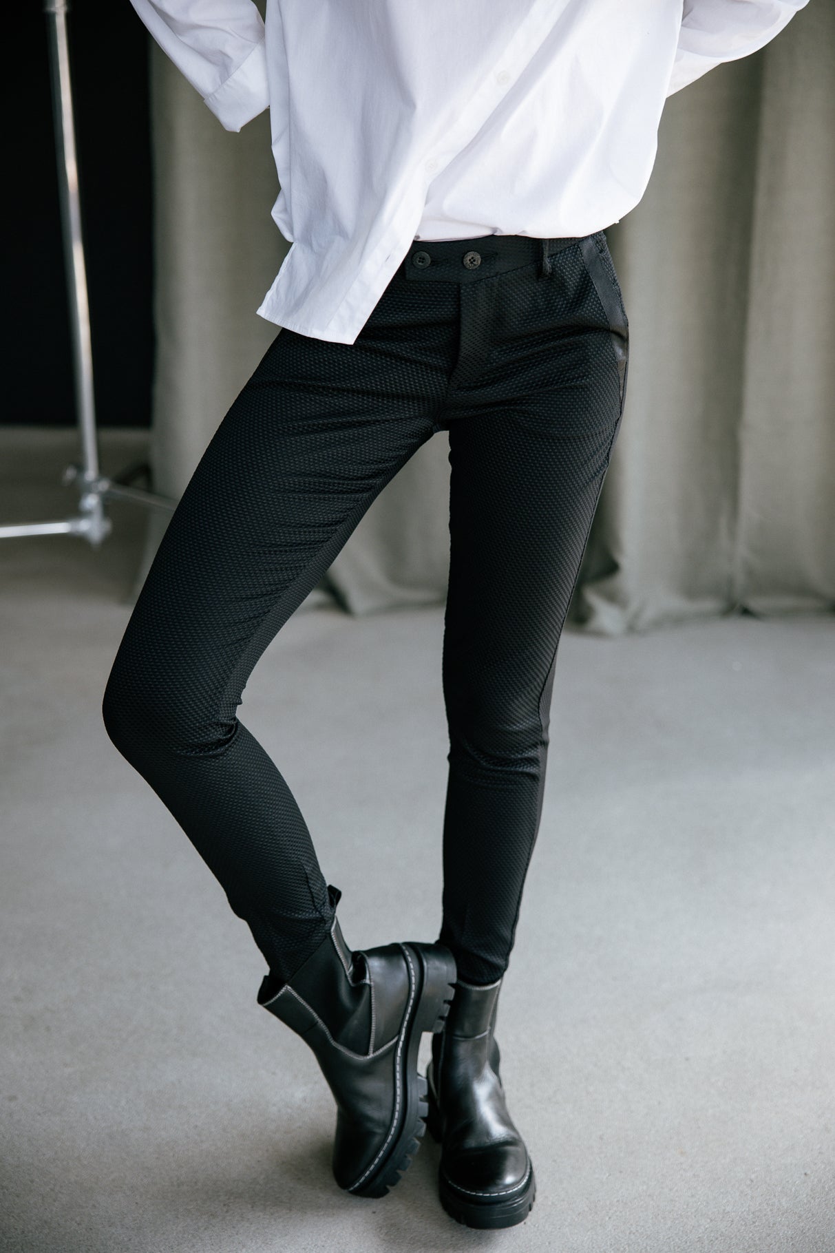 

Superschmale Hose Frau Tessa Cassico black | Freeman T. Porter