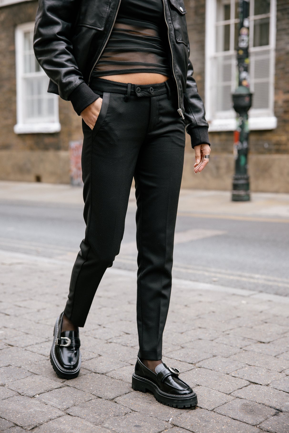 

Superschmale Hose Frau Tessa Socially black | Freeman T. Porter