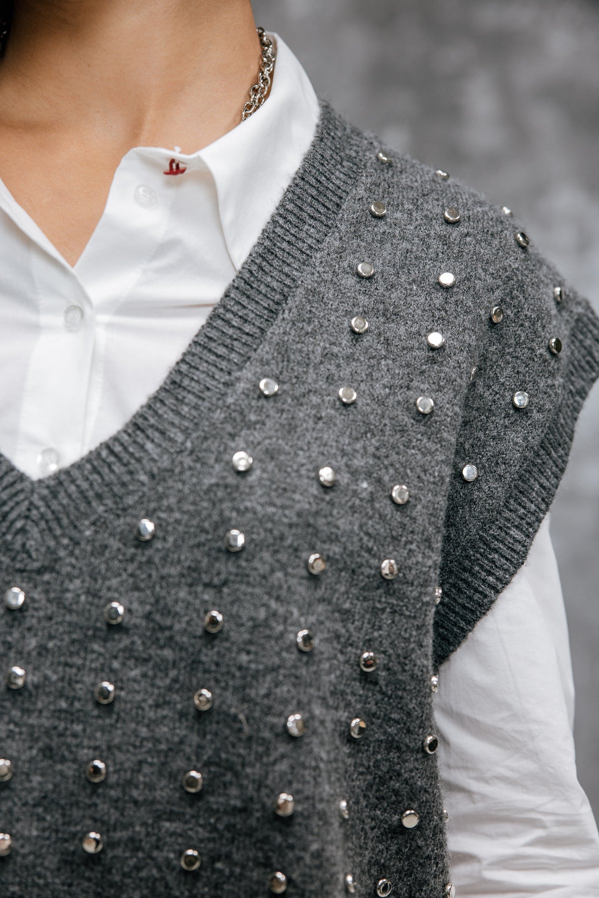 
              

Genieteter ärmelloser Pullover Damen Pray Studs medium grey | Freeman T. Porter
            