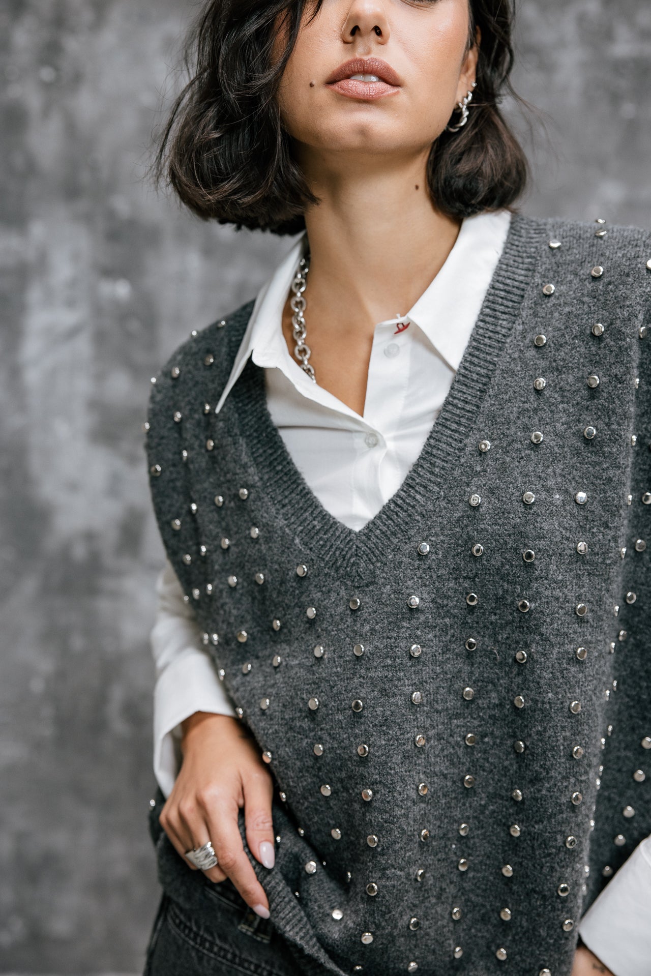 

Genieteter ärmelloser Pullover Damen Pray Studs medium grey | Freeman T. Porter