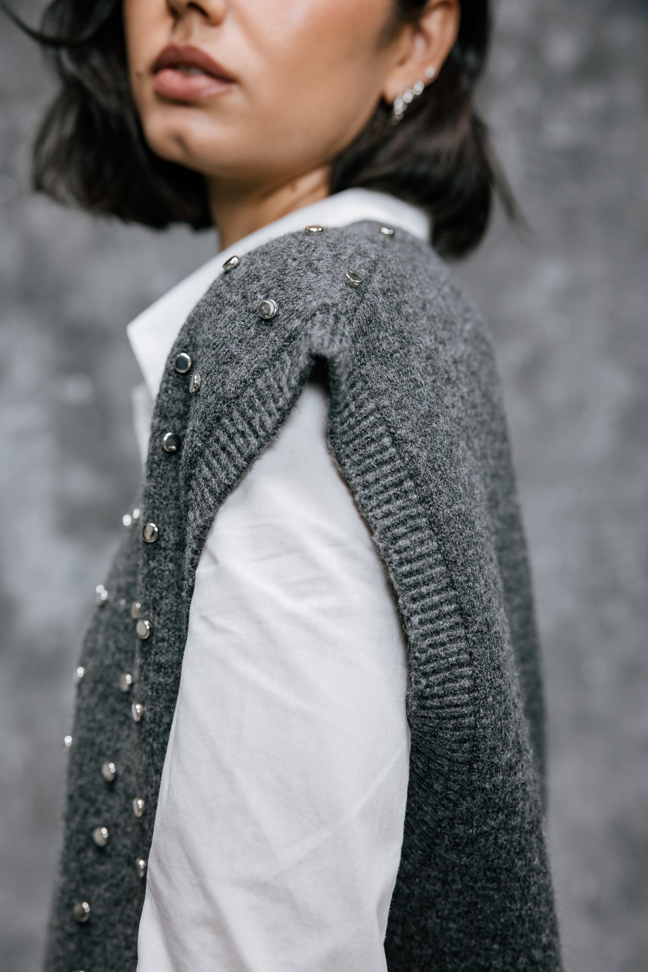 

Genieteter ärmelloser Pullover Damen Pray Studs medium grey | Freeman T. Porter