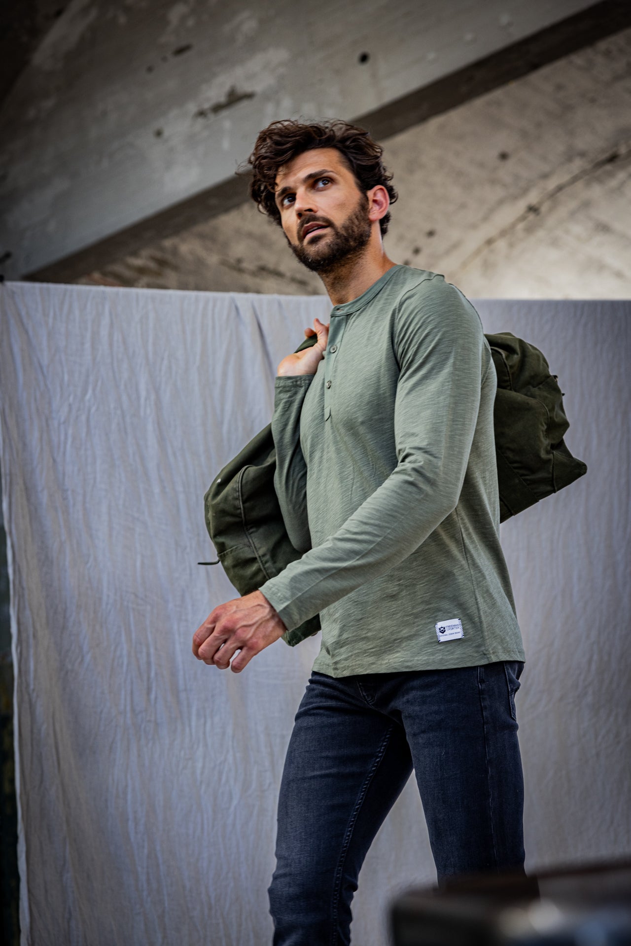 

T-Shirt manches longues Hombres Sinbad dusty olive | Freeman T. Porter