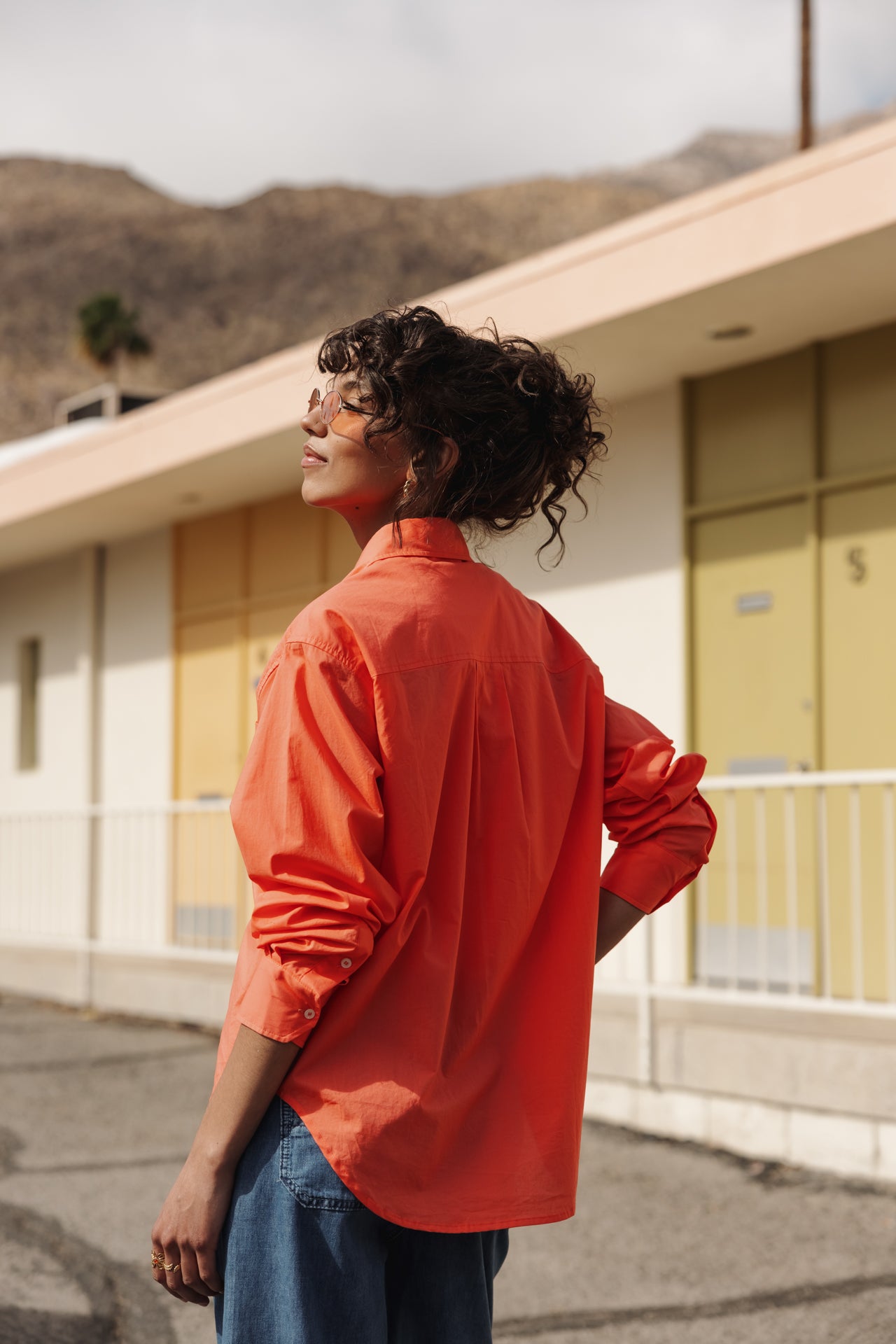 
              

Oversize-Hemd Frau Chella Plain Color hot coral | Freeman T. Porter
            