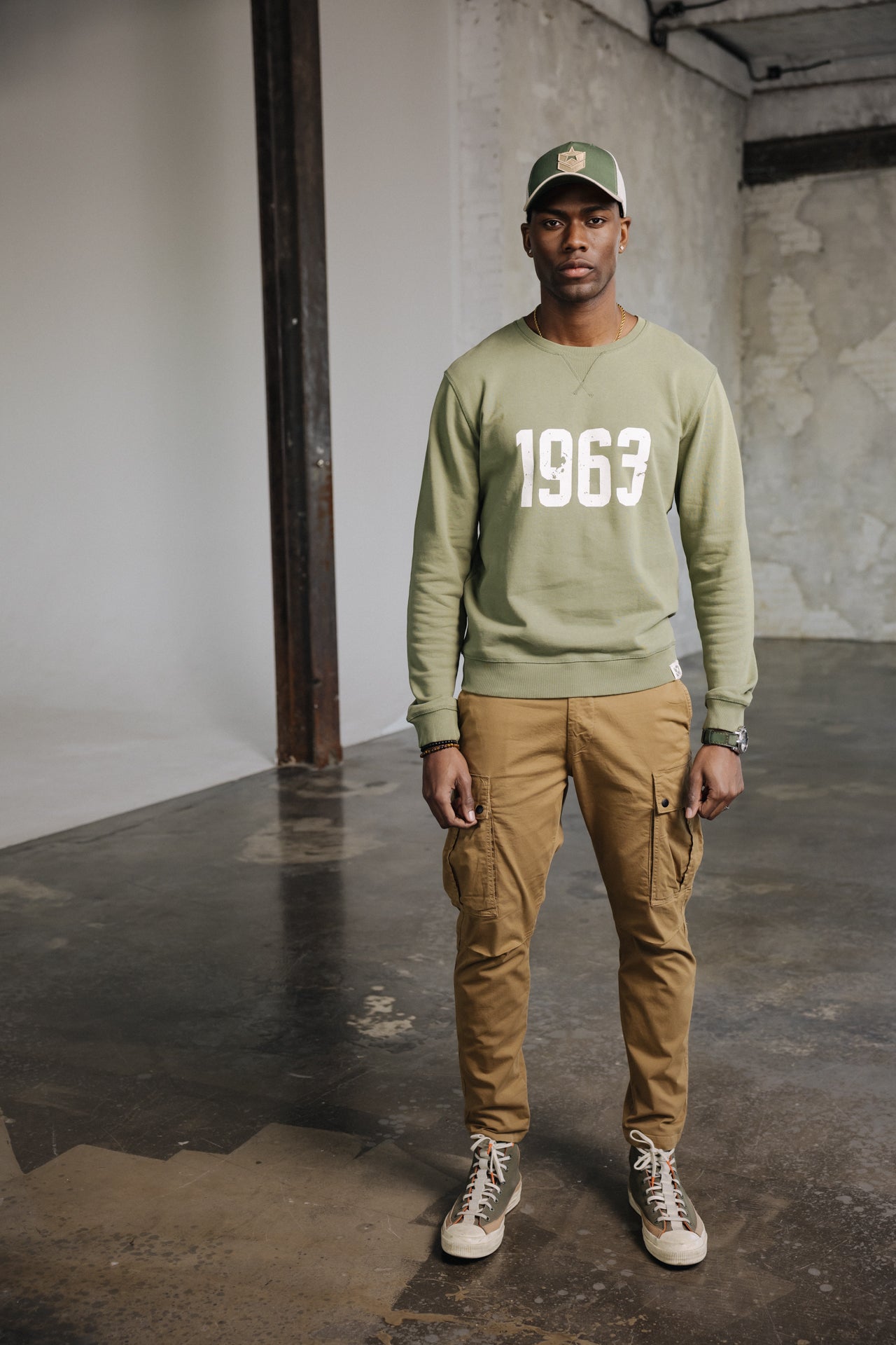 

Sweat col rond Homme Baton 1963 dusty olive | Freeman T. Porter