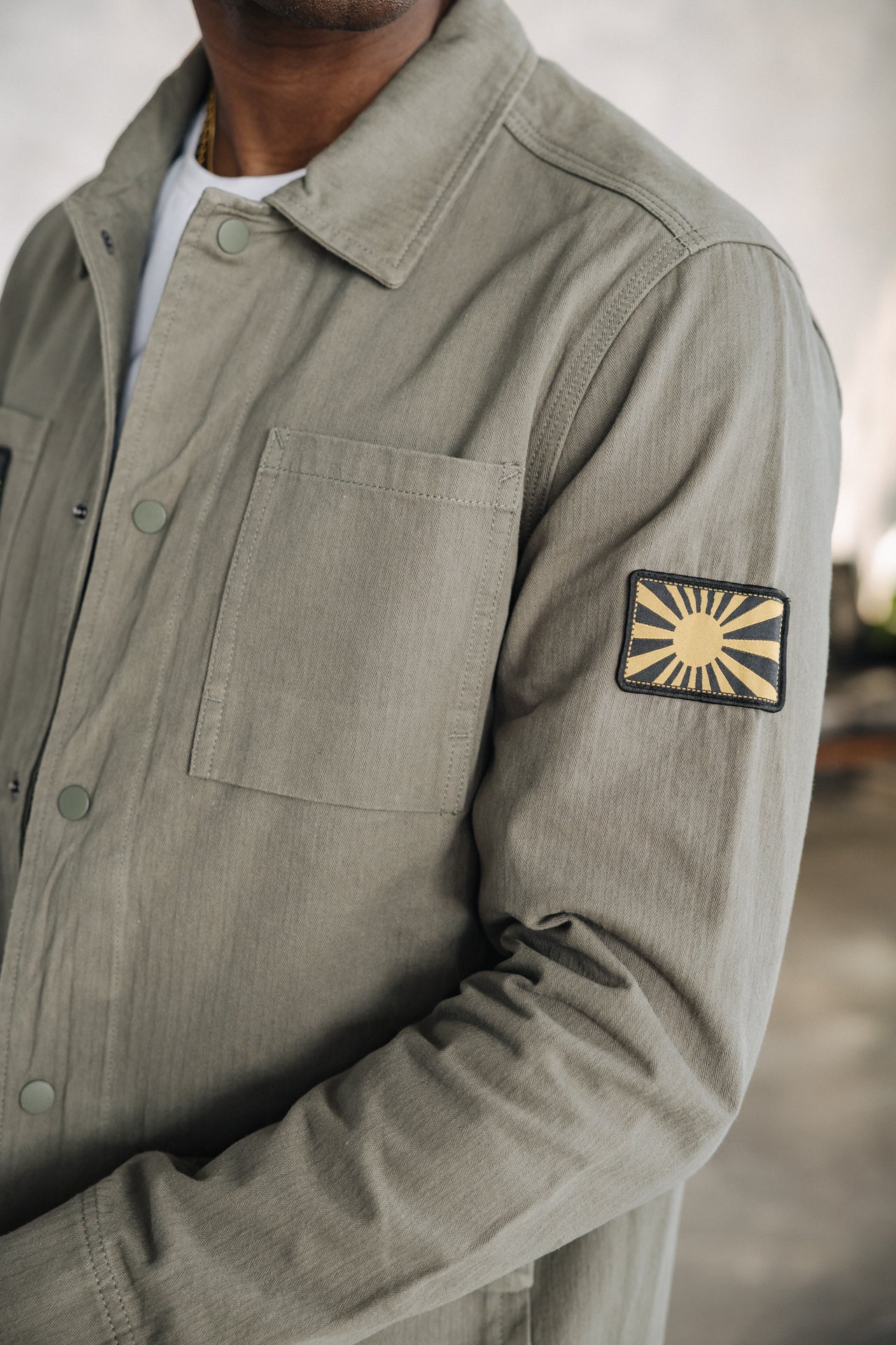 

Hemdjacke mit Patches Mann Luck Chevron dusty olive | Freeman T. Porter