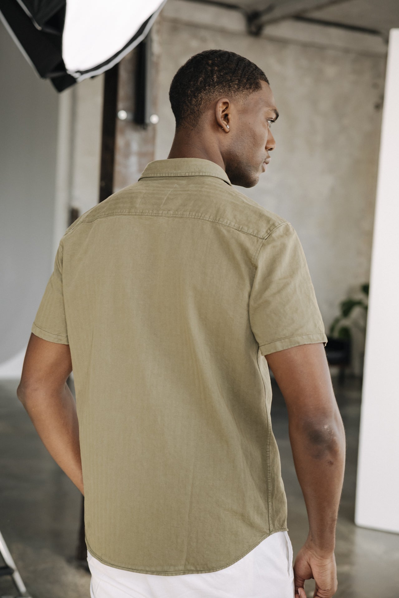 

Hemd mit kurzen Ärmeln Mann Joshua Washed Linen dusty olive | Freeman T. Porter