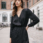 

Robe porte-feuille Frau Zita Jacquard black | Freeman T. Porter