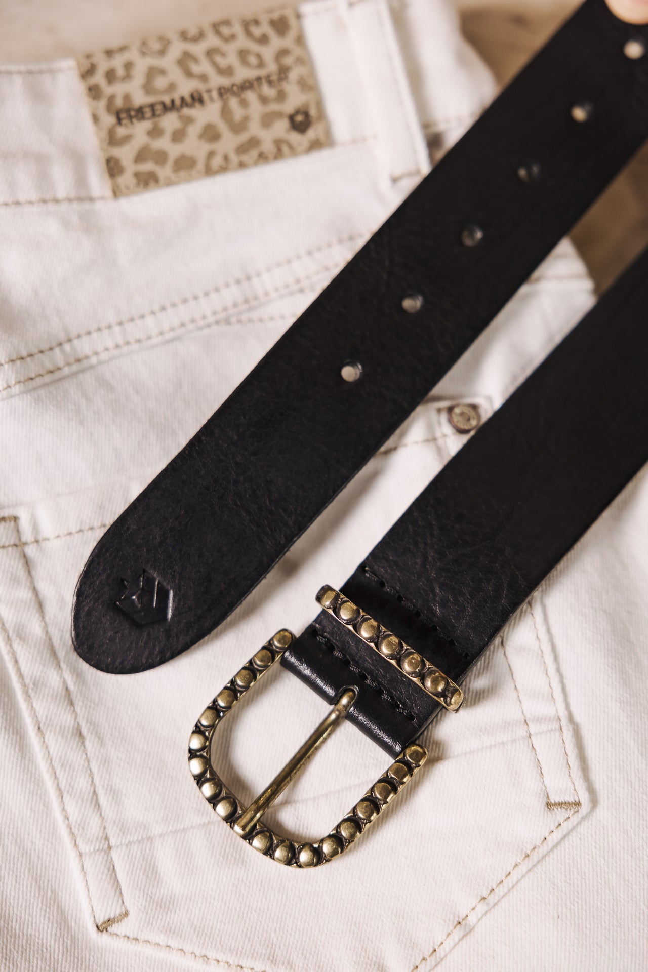 
              

Leather belt Woman Annie black | Freeman T. Porter
            