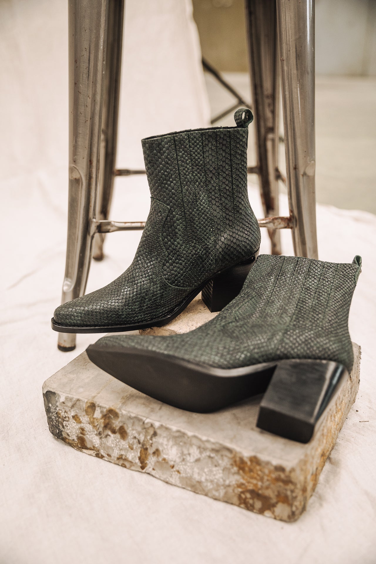 
              

Boots Femme Teresa Snake deep teal | Freeman T. Porter
            
