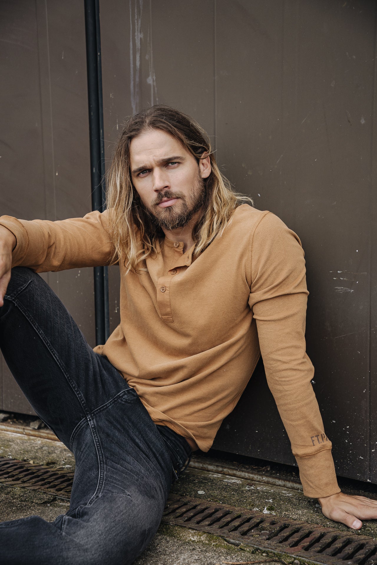 

T-Shirt manches longues Hombres Warren Hambourg friar brown | Freeman T. Porter