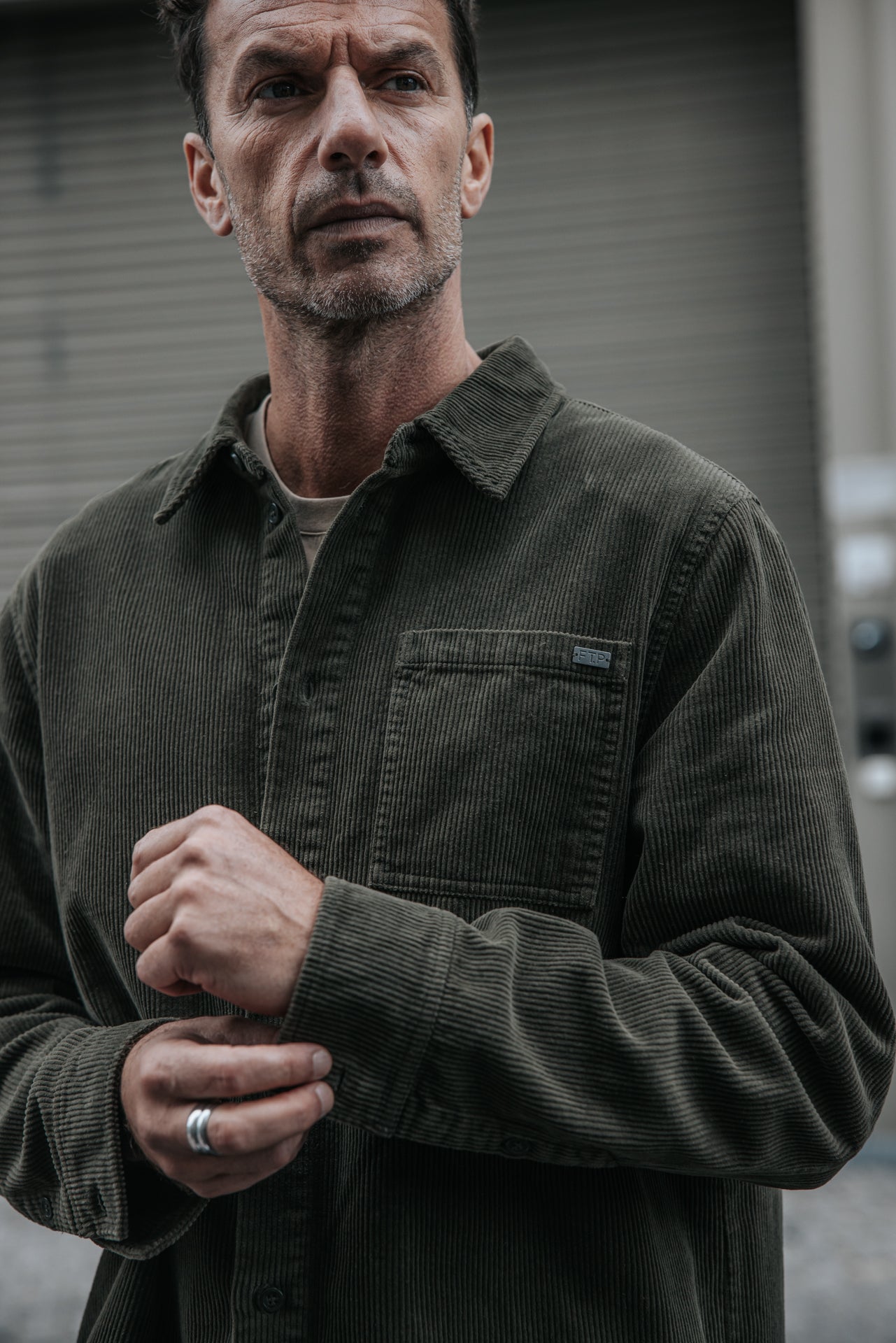 

Samthemd Herren Paolo Corduroy olive night | Freeman T. Porter