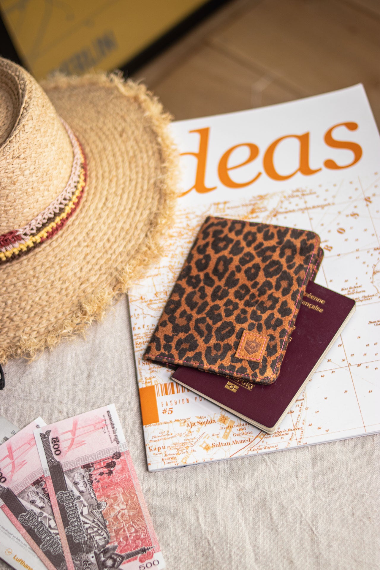   
            

Leopard passport holder Woman Krishna Leo camel | Freeman T. Porter
          