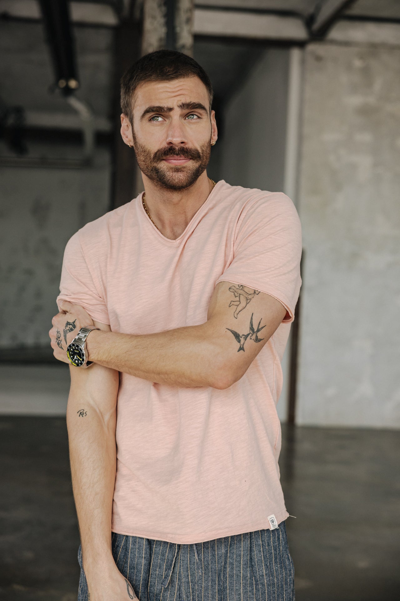 homme t-shirt rose pastel