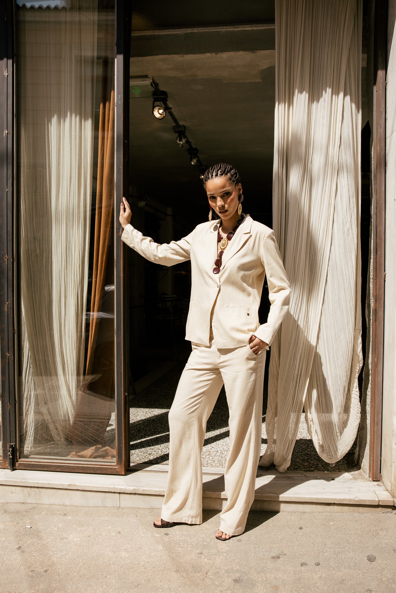 

Americana blazer oversize de lino Mujer Bernie Plain Linen macadamia | Freeman T. Porter