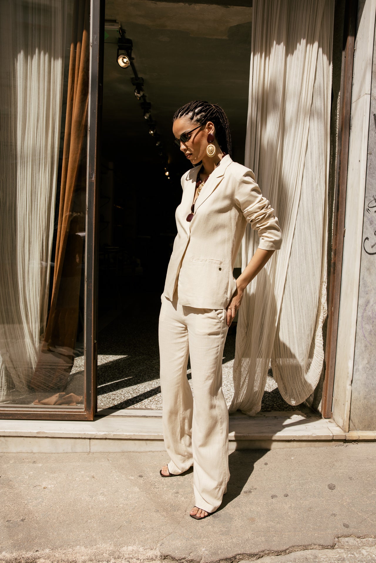 

Americana blazer oversize de lino Mujer Bernie Plain Linen macadamia | Freeman T. Porter