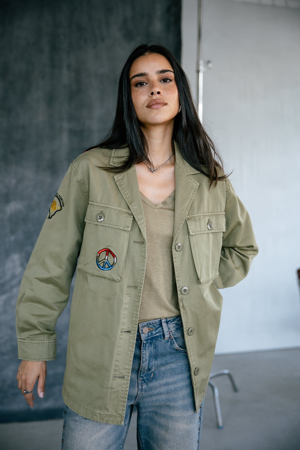 

Overshirt with patches Woman Venty Patches 2 light khaki | Freeman T. Porter