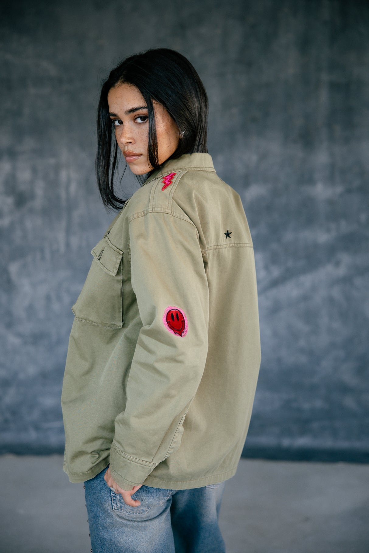

Overshirt with patches Woman Venty Patches 2 light khaki | Freeman T. Porter