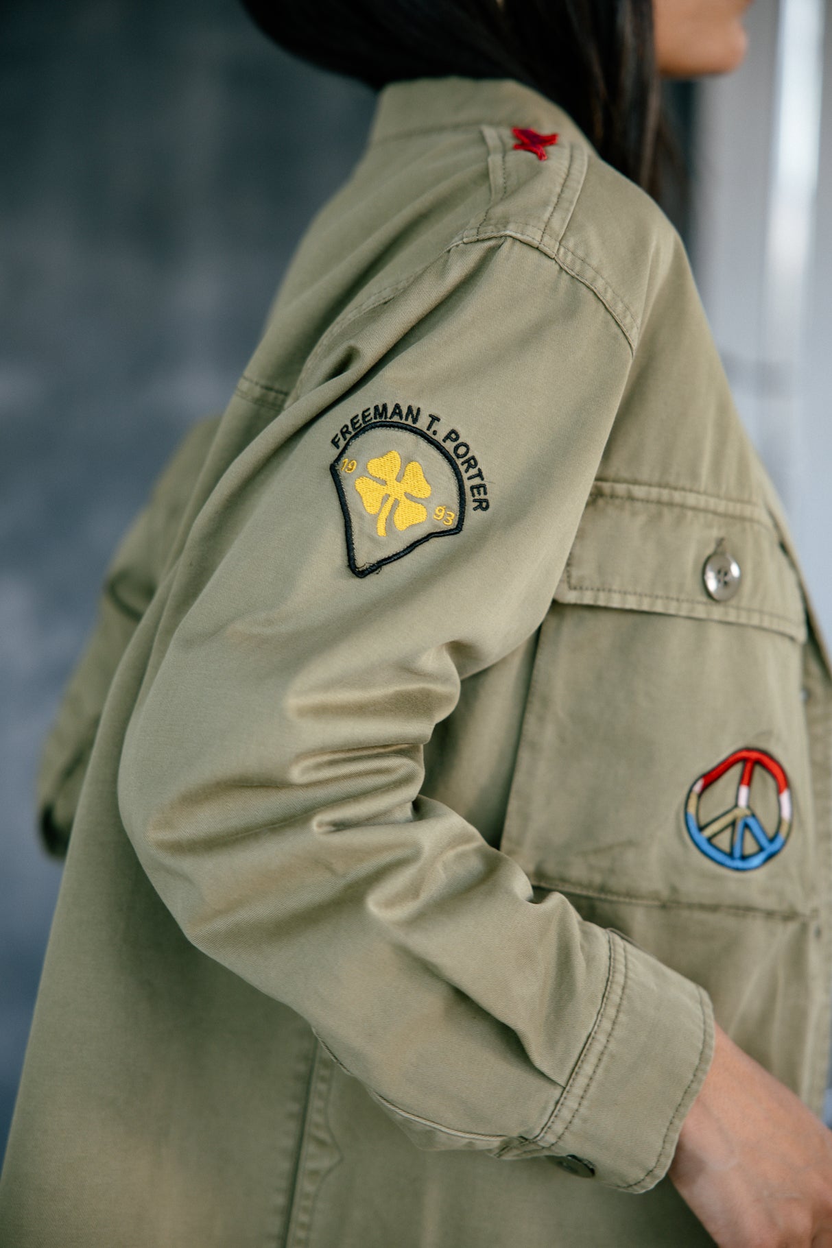

Overshirt with patches Woman Venty Patches 2 light khaki | Freeman T. Porter