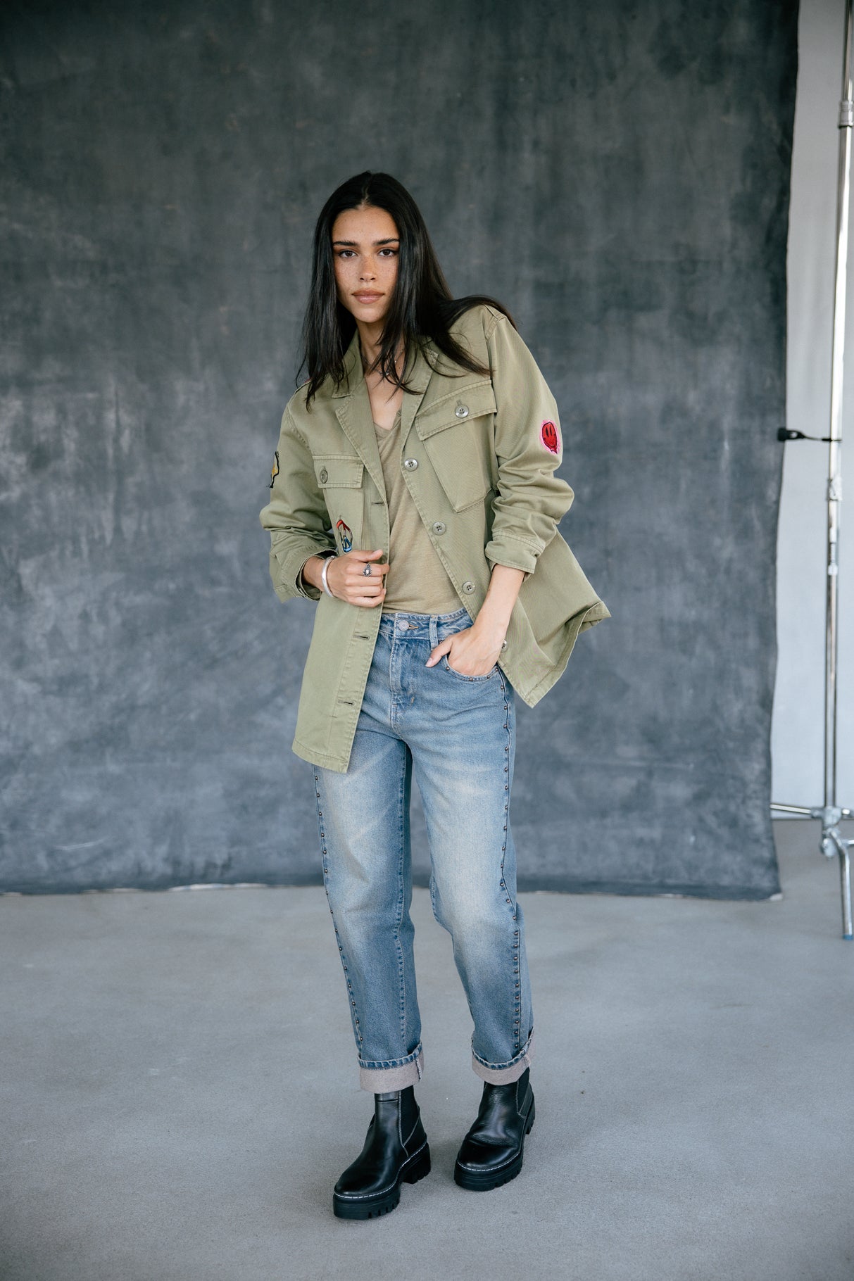 

Overshirt with patches Woman Venty Patches 2 light khaki | Freeman T. Porter